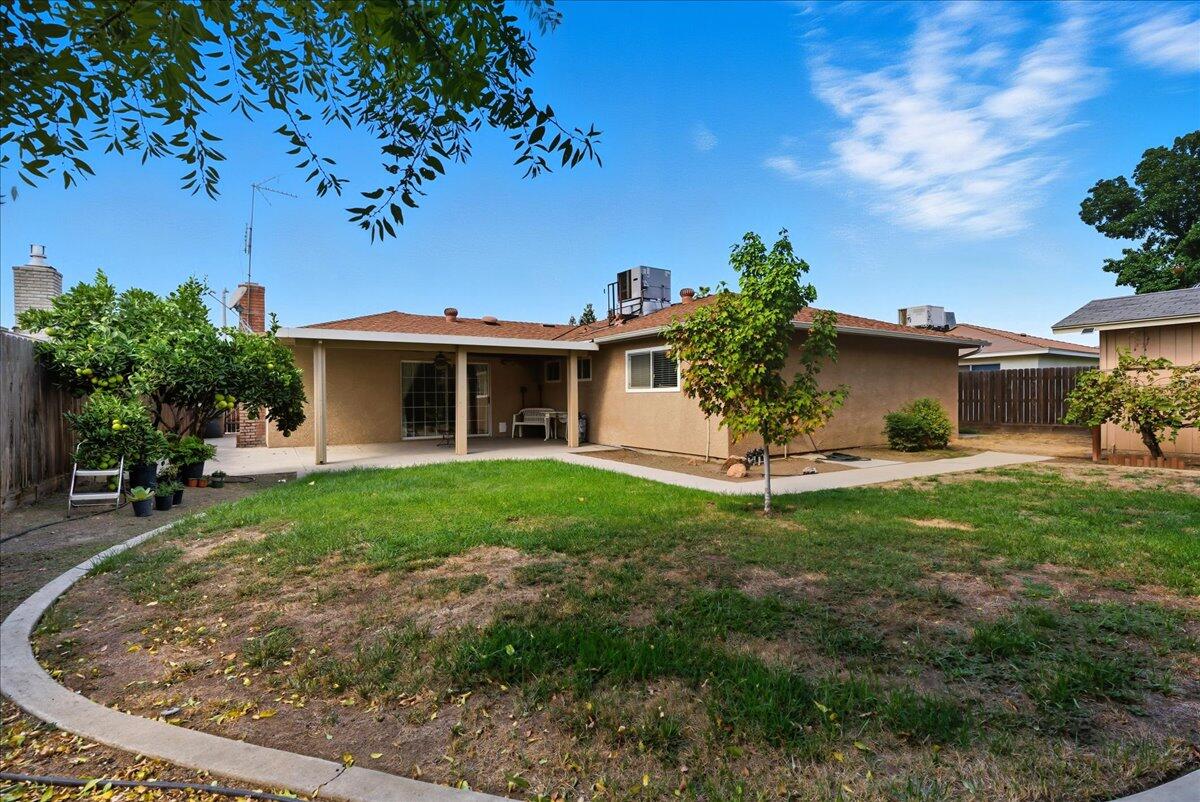 716 S Kazarian St, Tulare, CA 93274