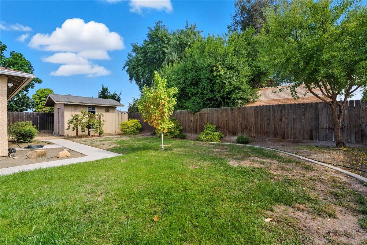 716 S Kazarian St, Tulare, CA 93274