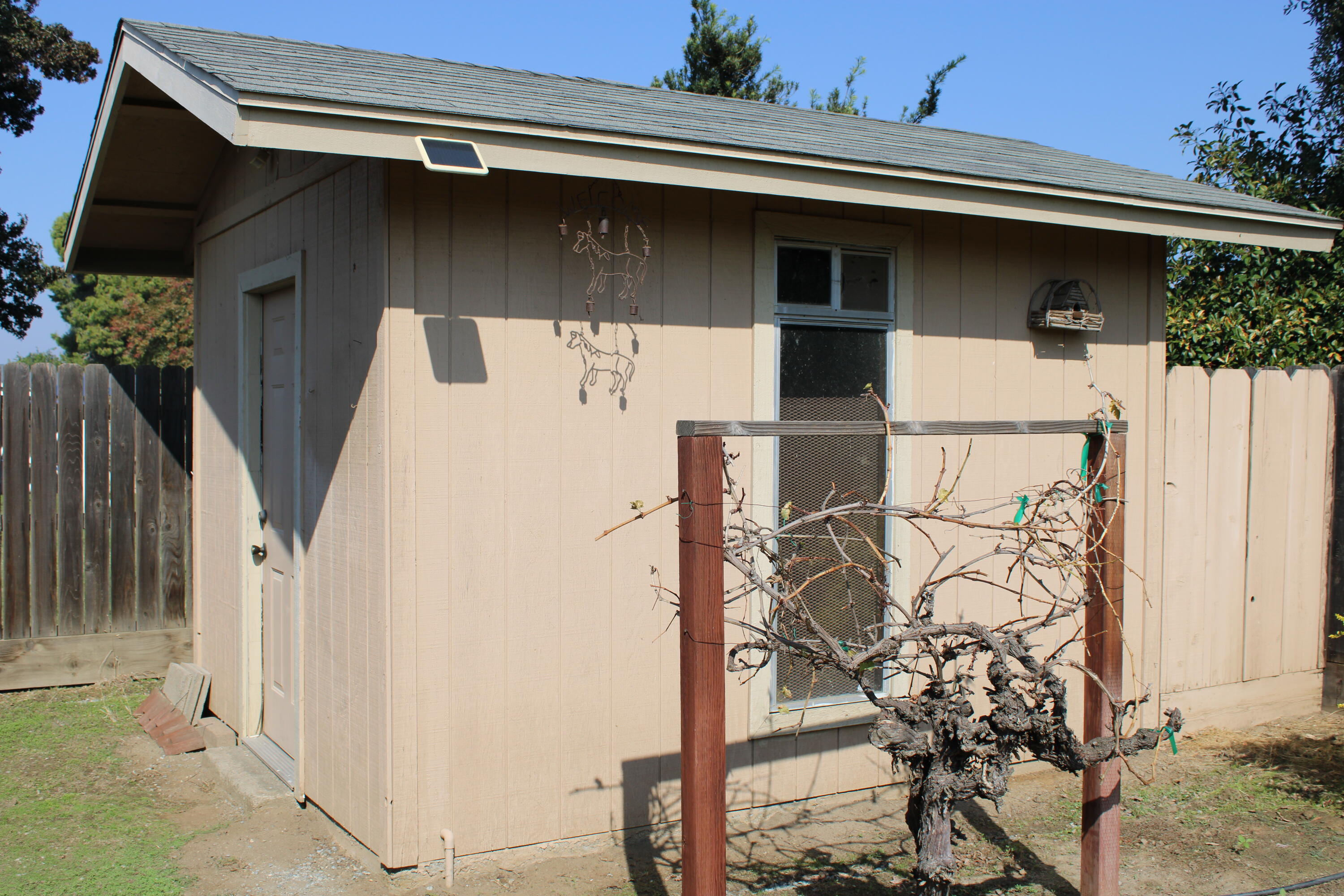 716 S Kazarian St, Tulare, CA 93274