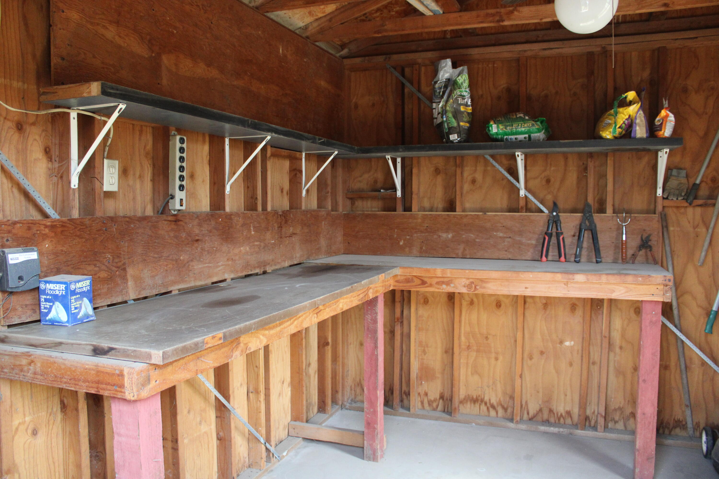 716 S Kazarian St, Tulare, CA 93274