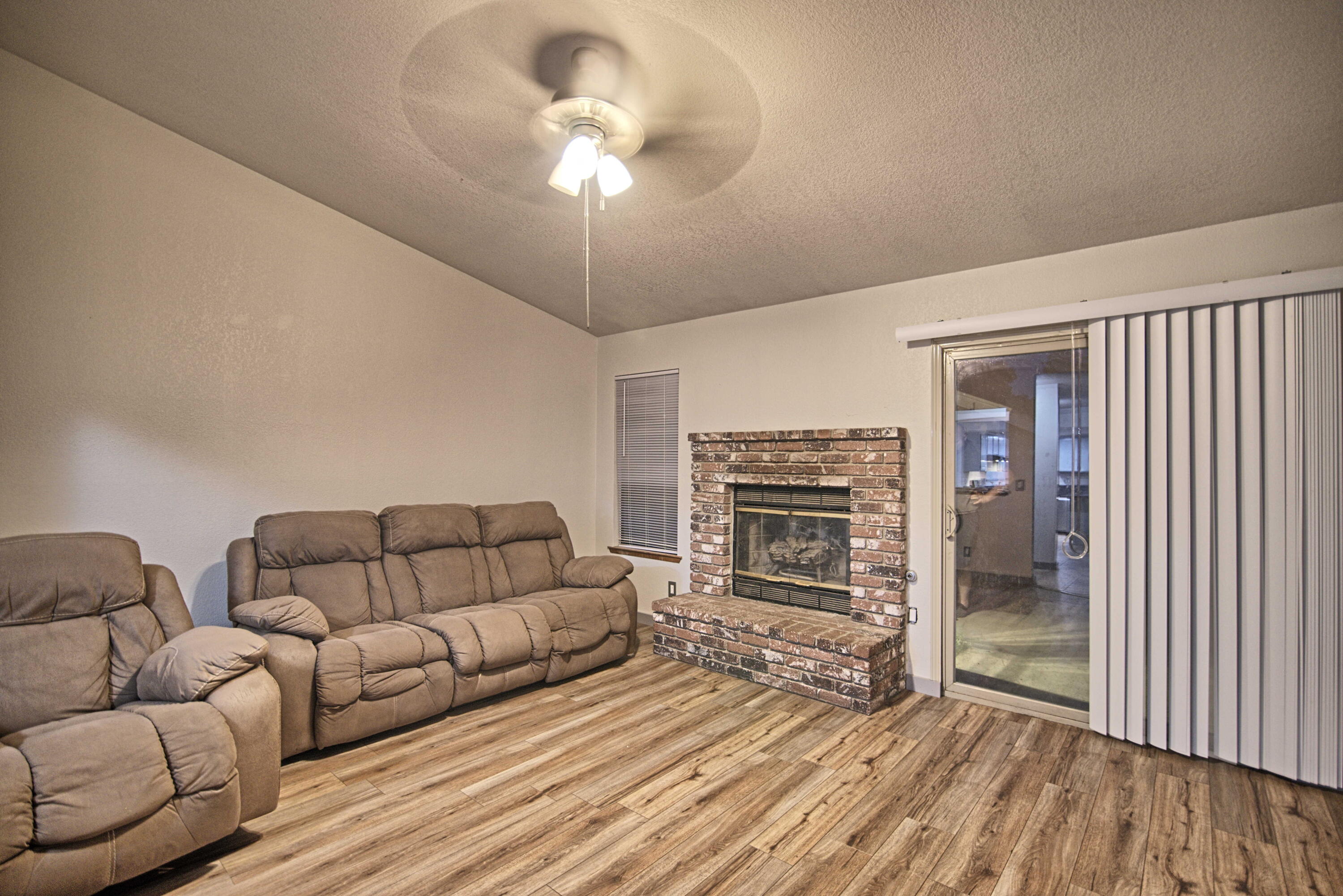 2507 E Parker Ct, Visalia, CA 93292