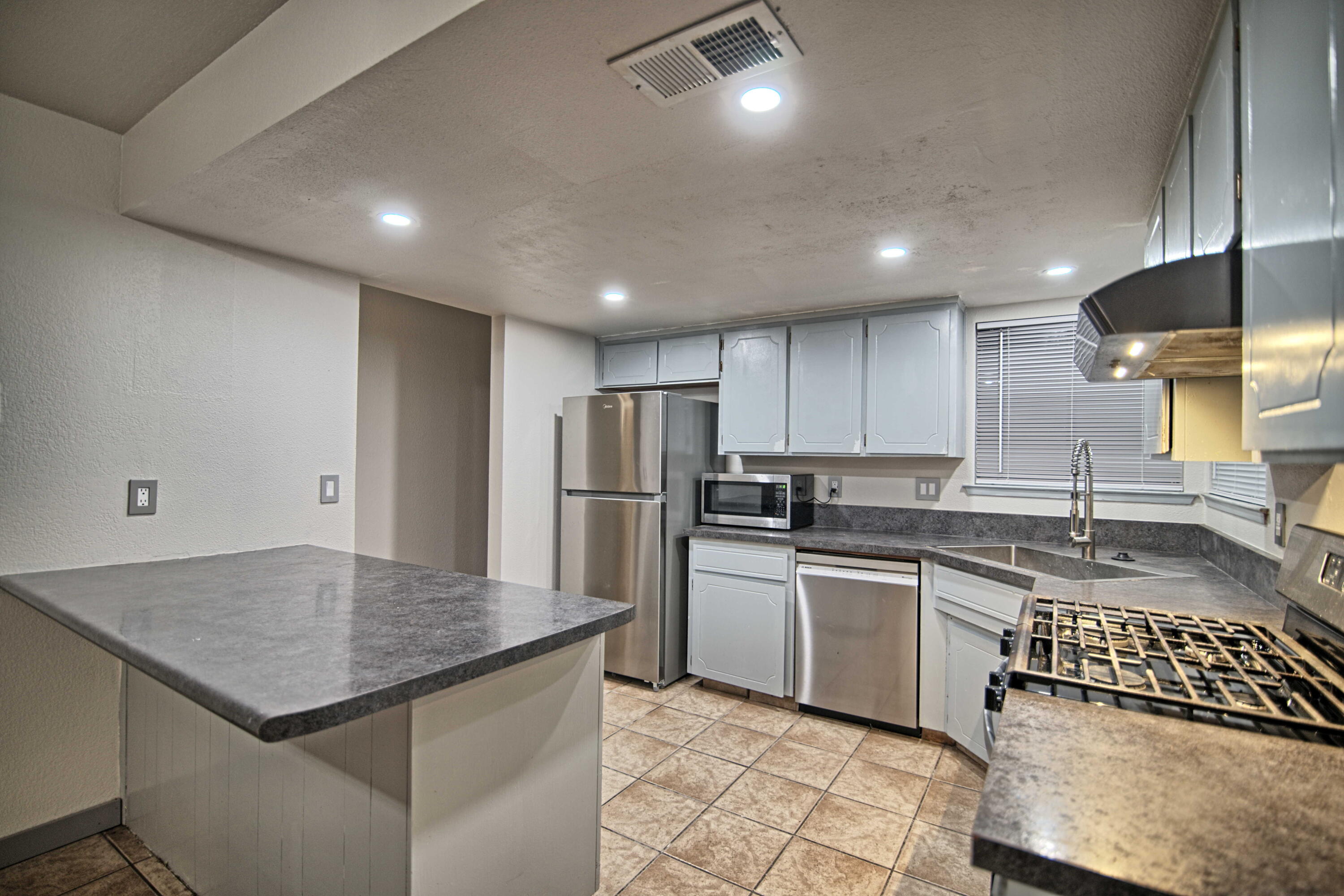 2507 E Parker Ct, Visalia, CA 93292