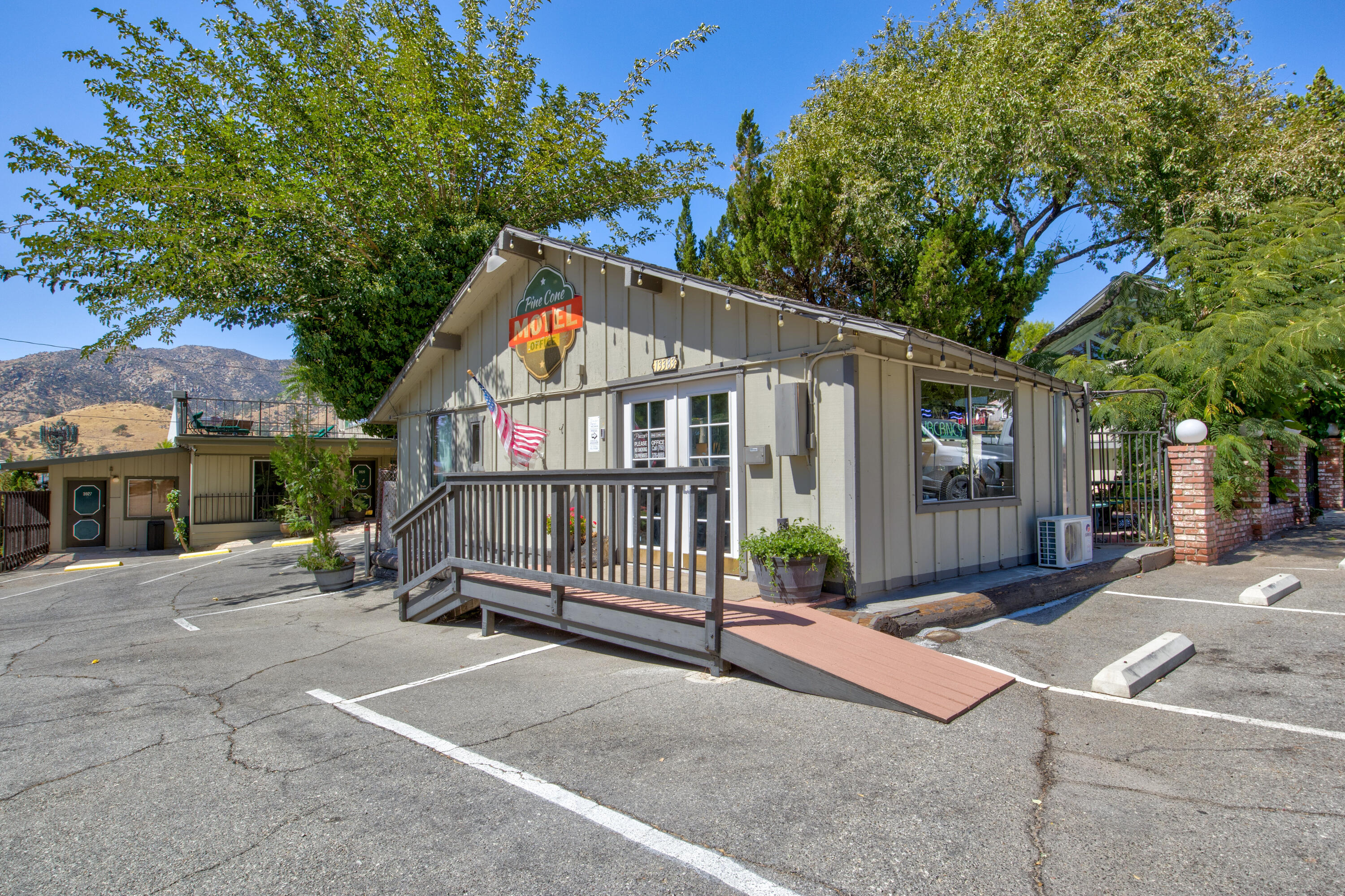 13383 Sierra Way Way, Kernville, CA 93238