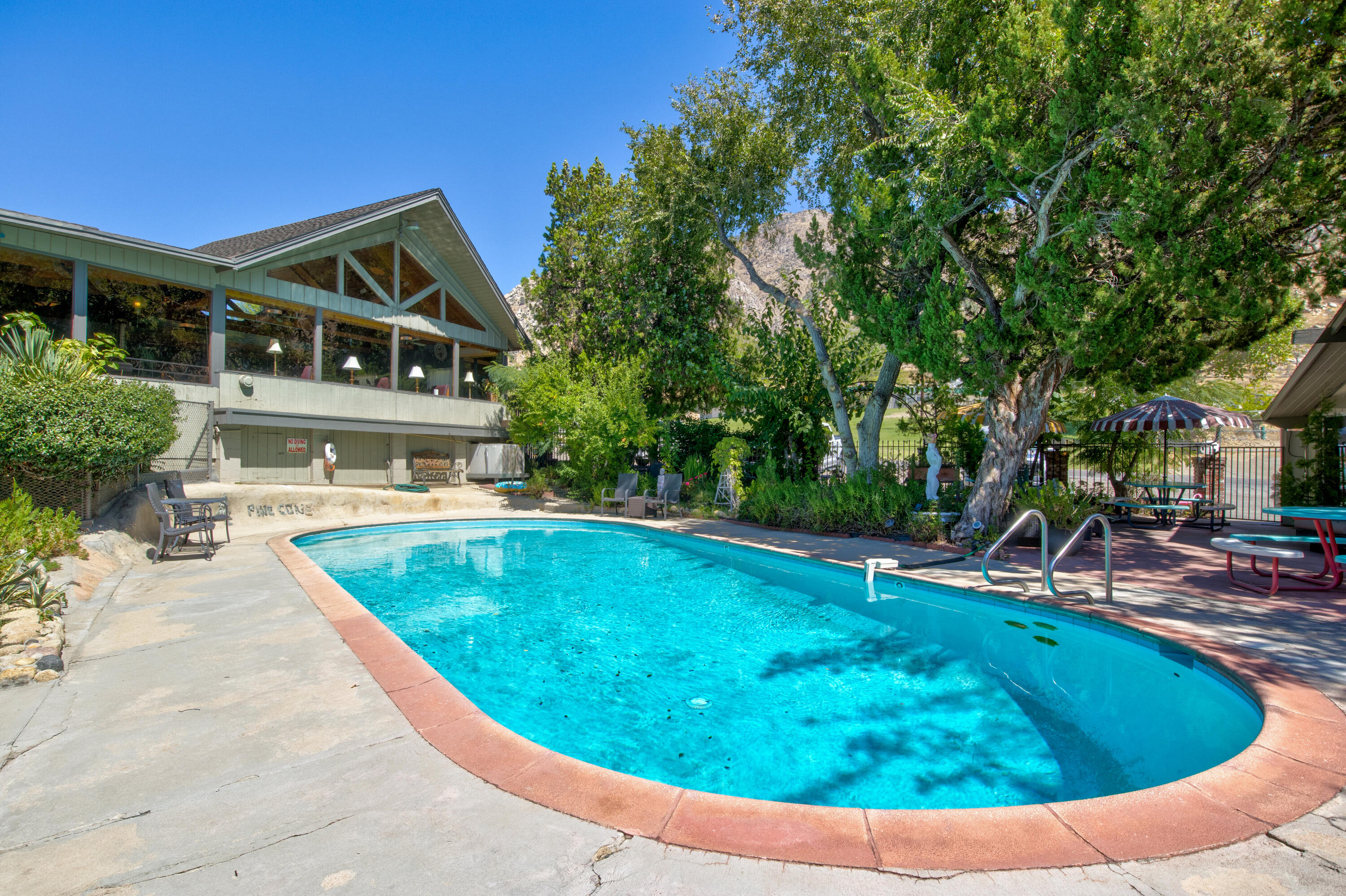 13383 Sierra Way Way, Kernville, CA 93238