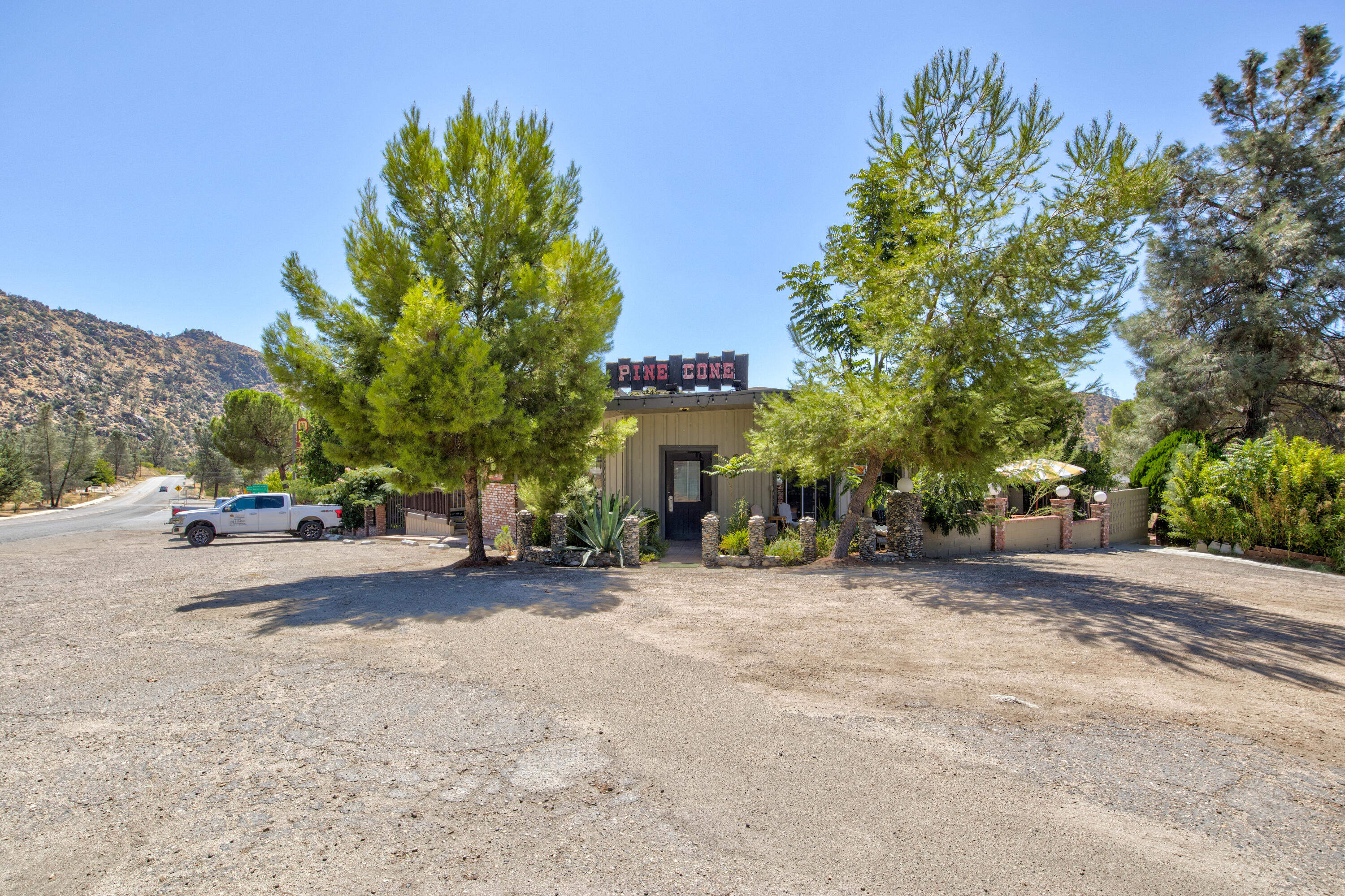 13383 Sierra Way Way, Kernville, CA 93238