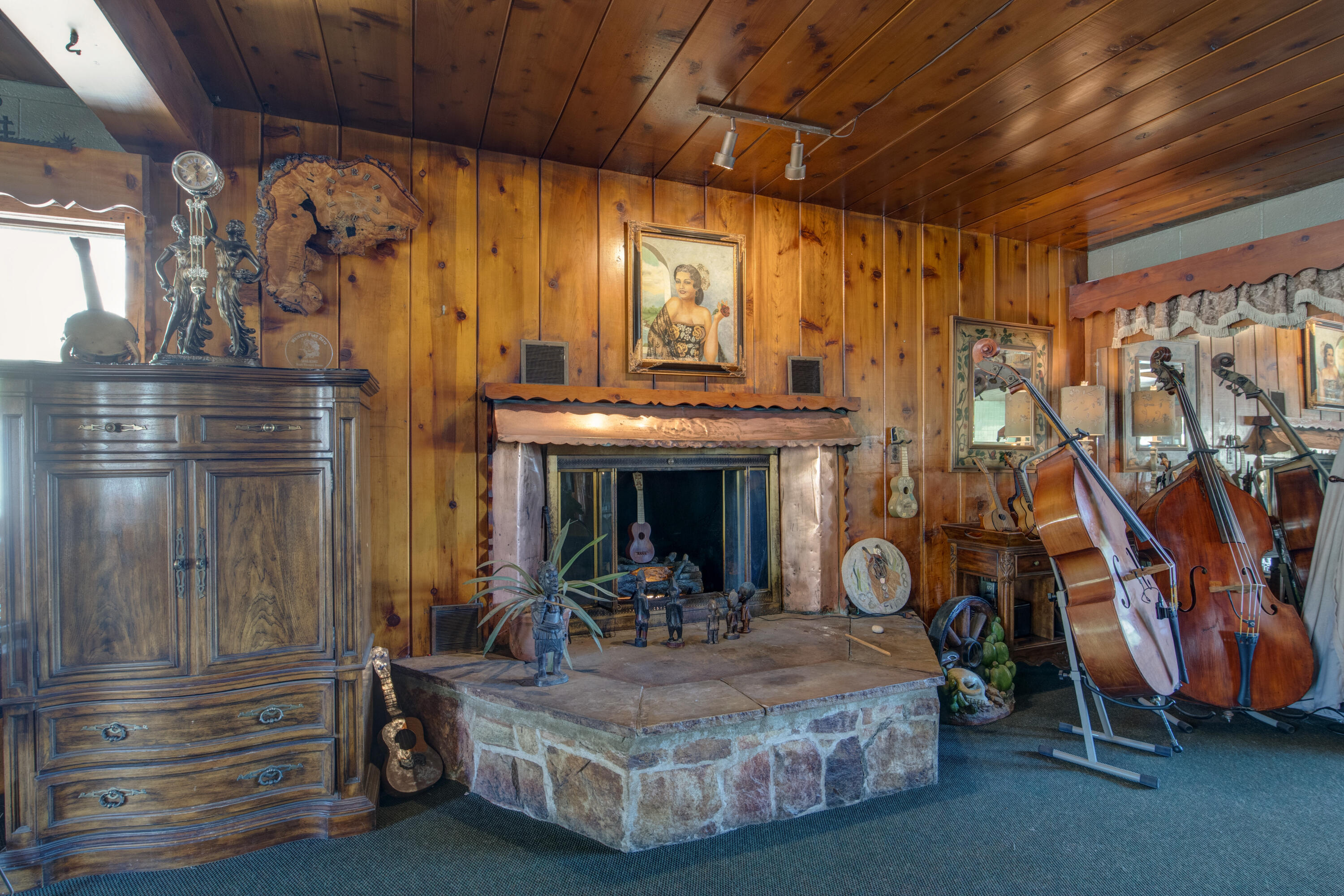 13383 Sierra Way Way, Kernville, CA 93238