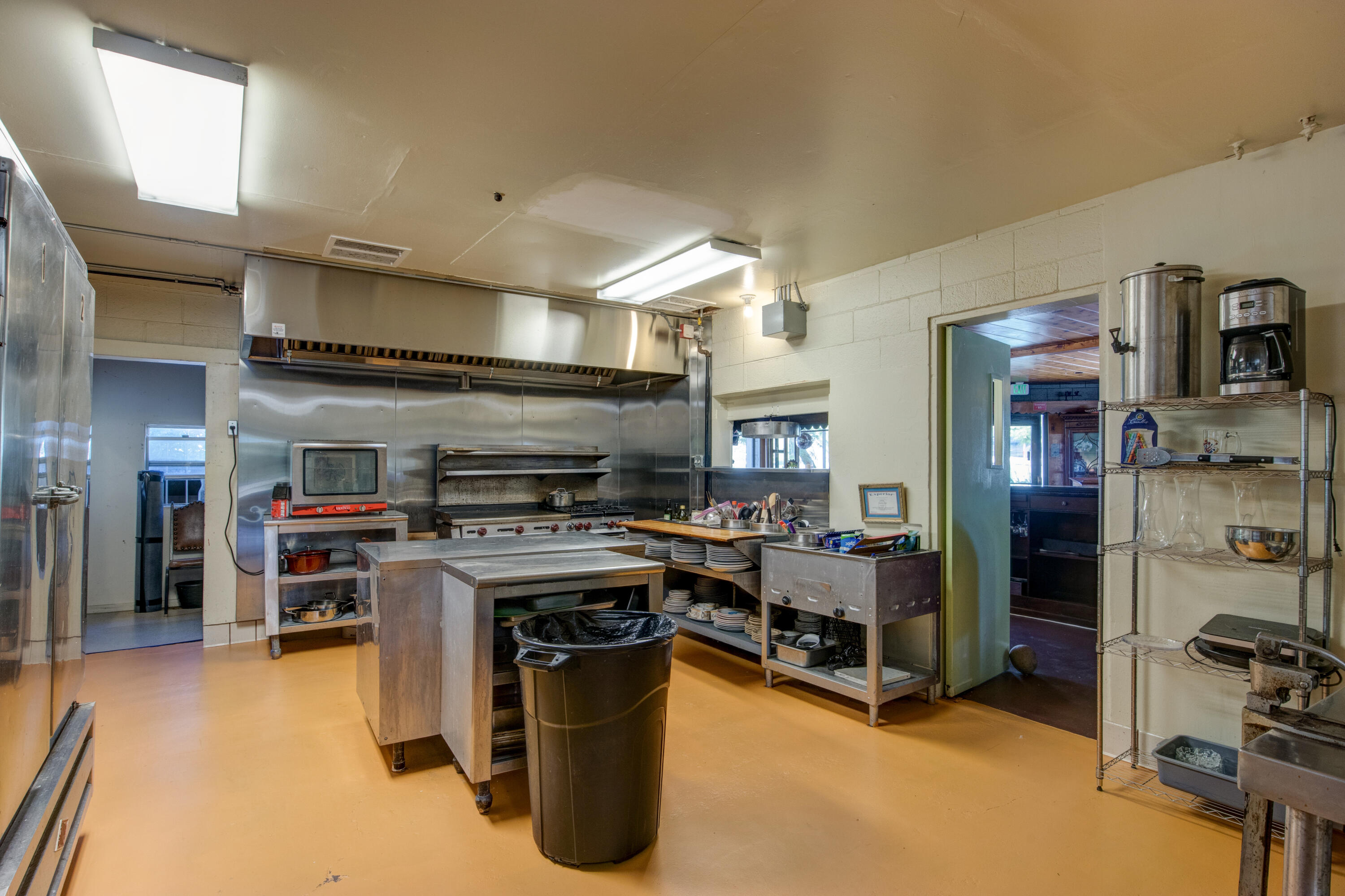 13383 Sierra Way Way, Kernville, CA 93238