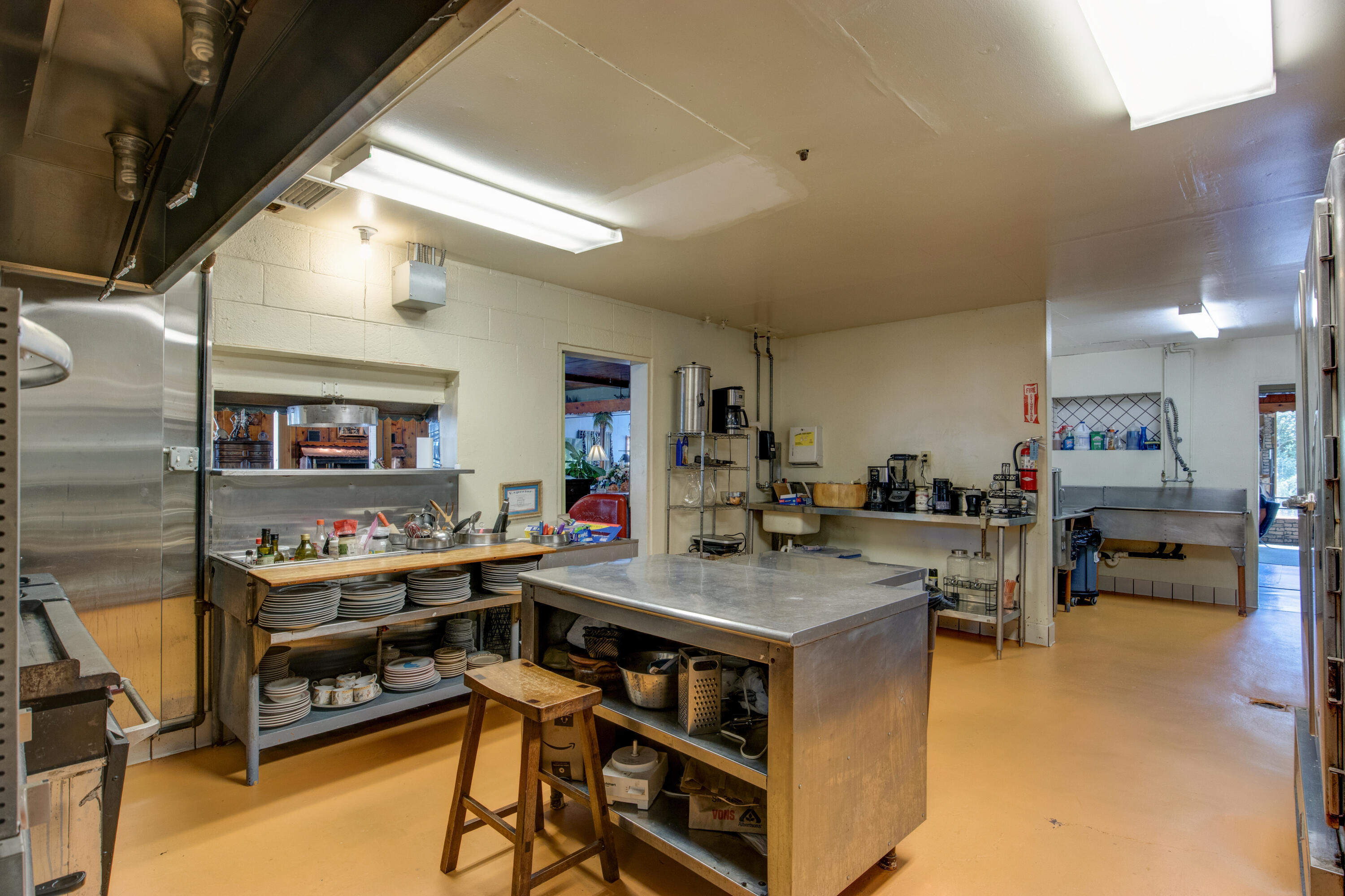 13383 Sierra Way Way, Kernville, CA 93238