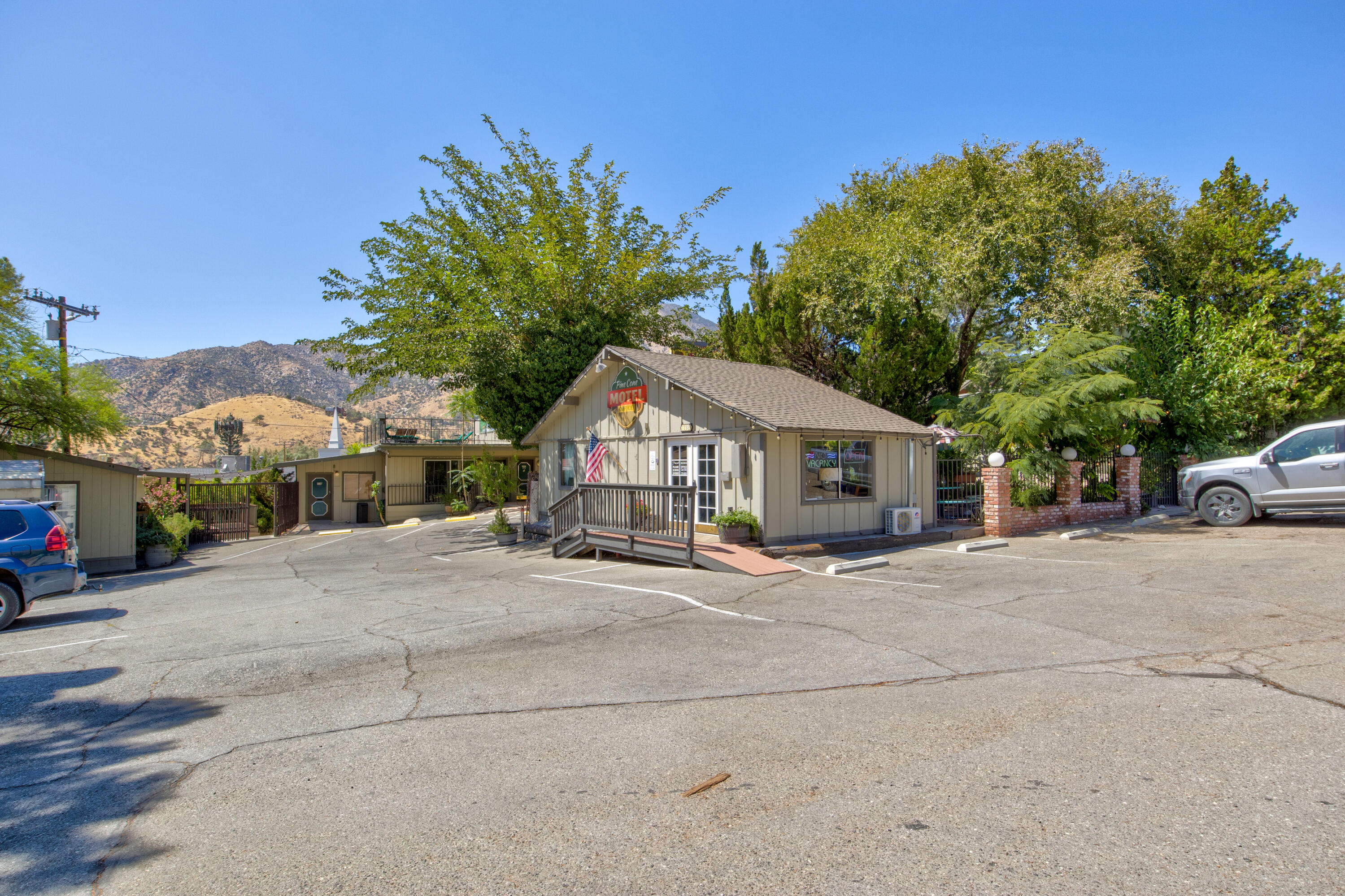 13383 Sierra Way Way, Kernville, CA 93238