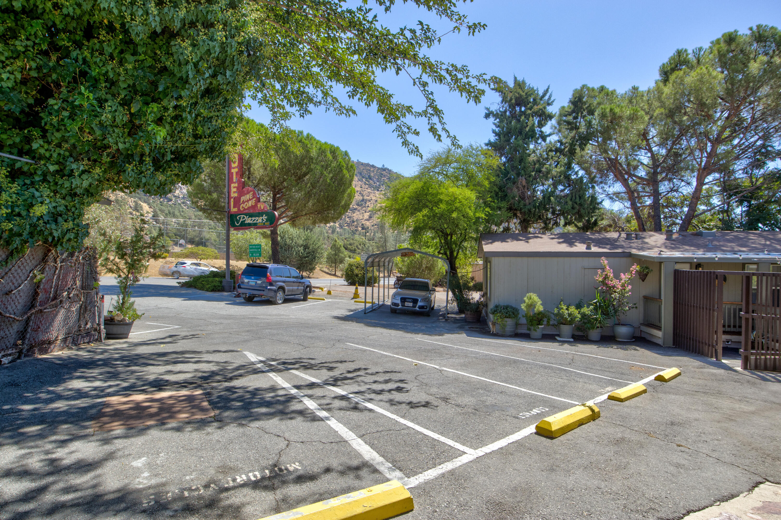 13383 Sierra Way Way, Kernville, CA 93238