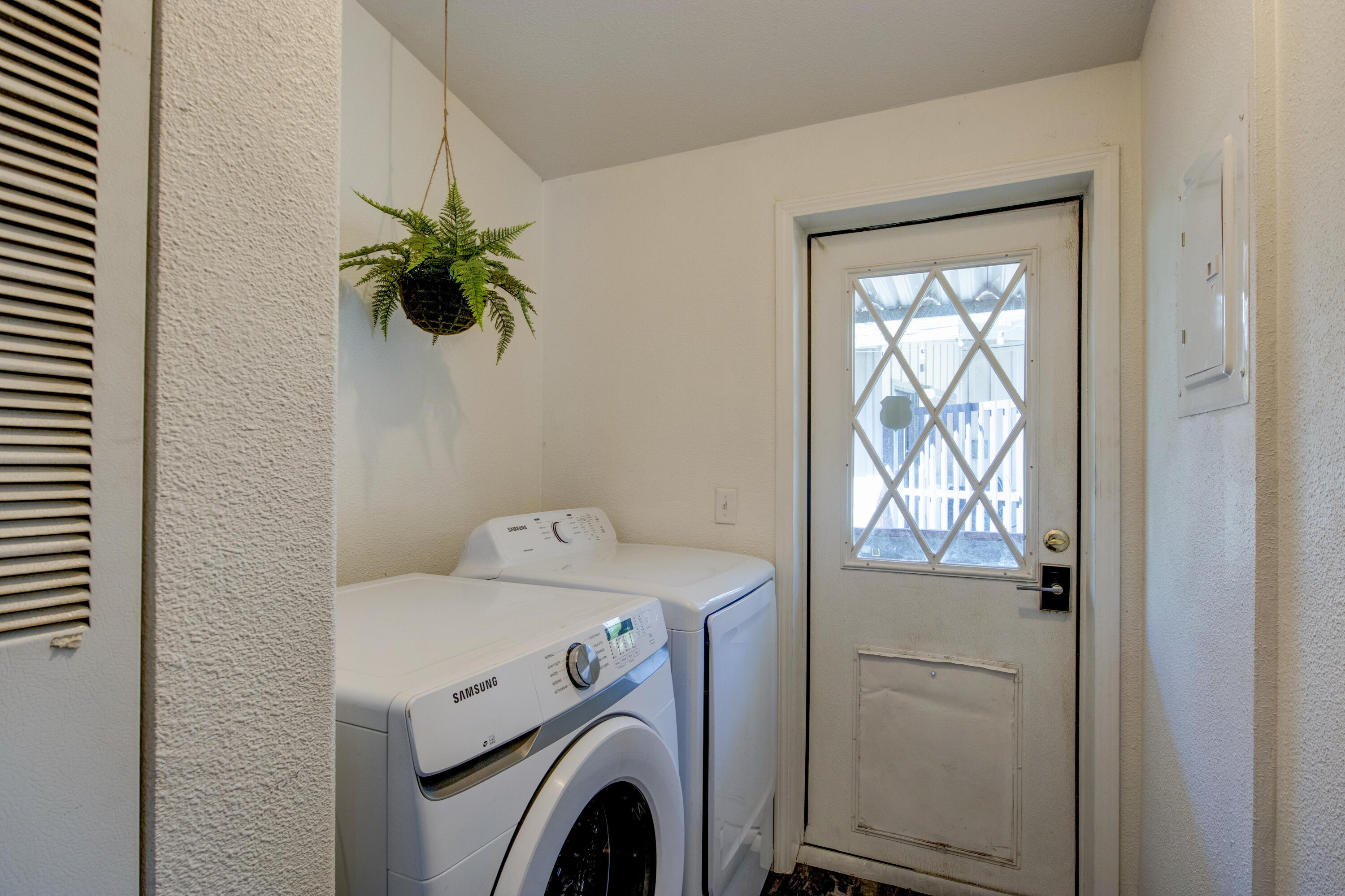 13383 Sierra Way Way, Kernville, CA 93238