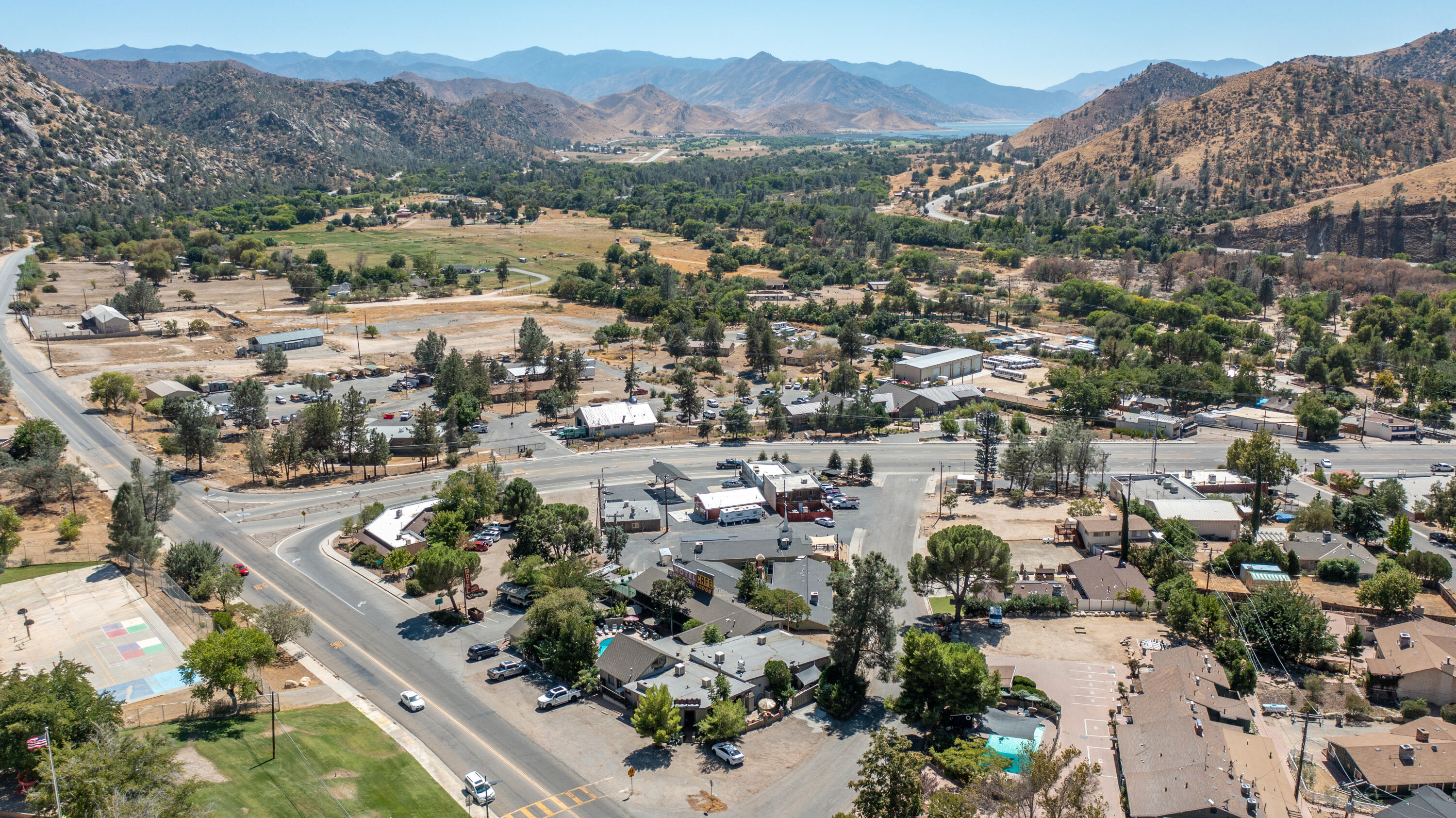 13383 Sierra Way Way, Kernville, CA 93238