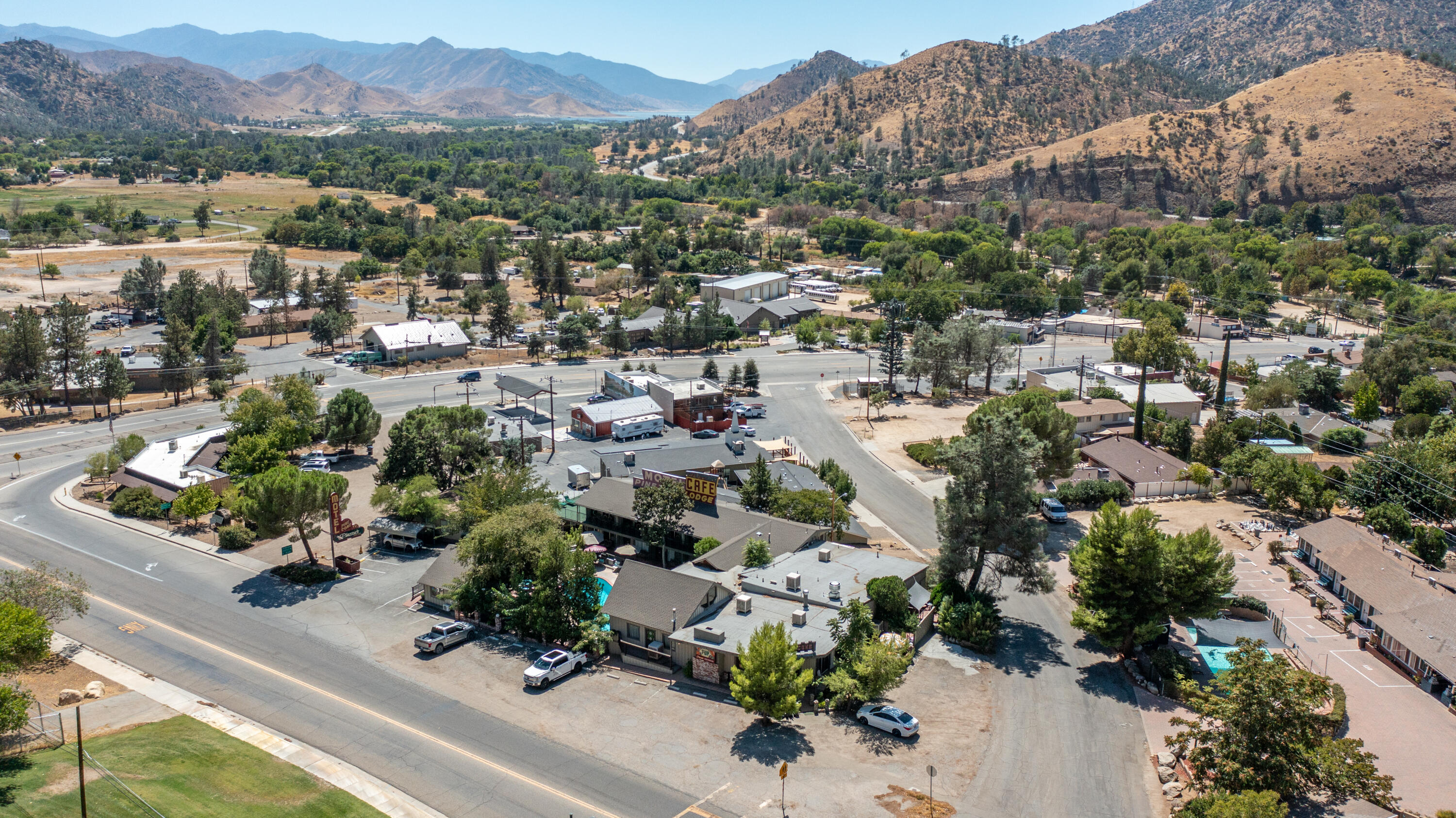 13383 Sierra Way Way, Kernville, CA 93238