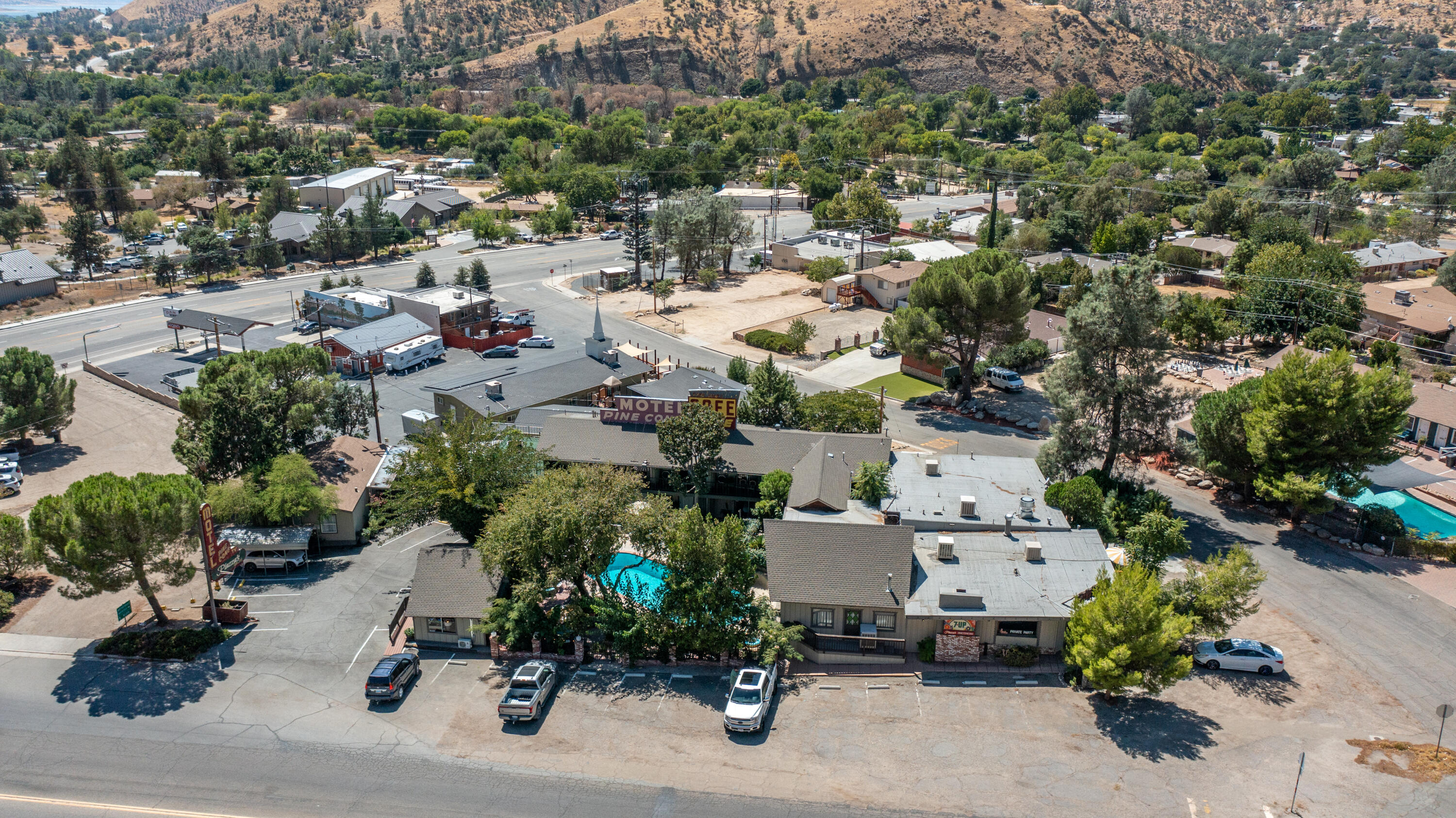 13383 Sierra Way Way, Kernville, CA 93238