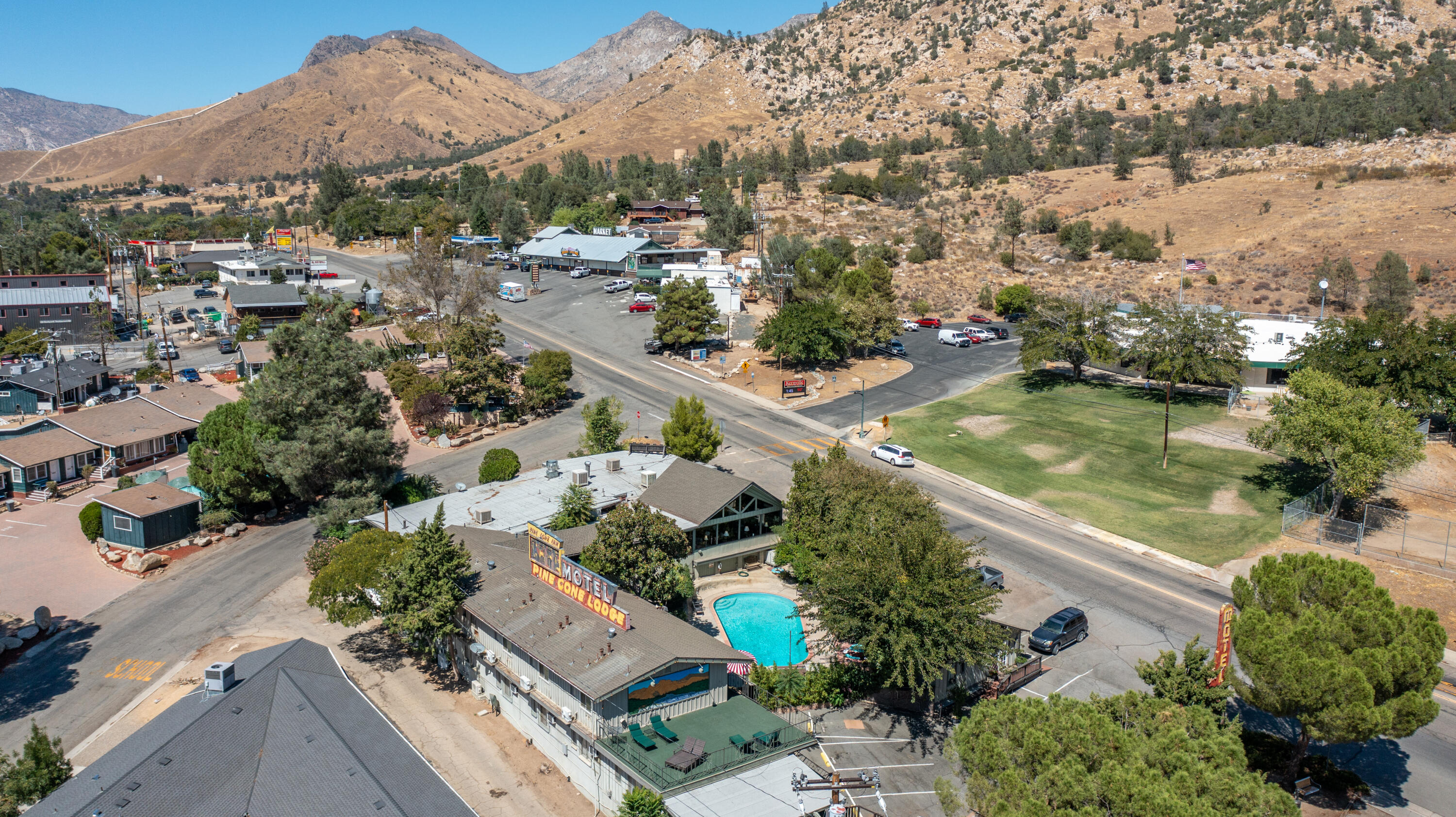 13383 Sierra Way Way, Kernville, CA 93238