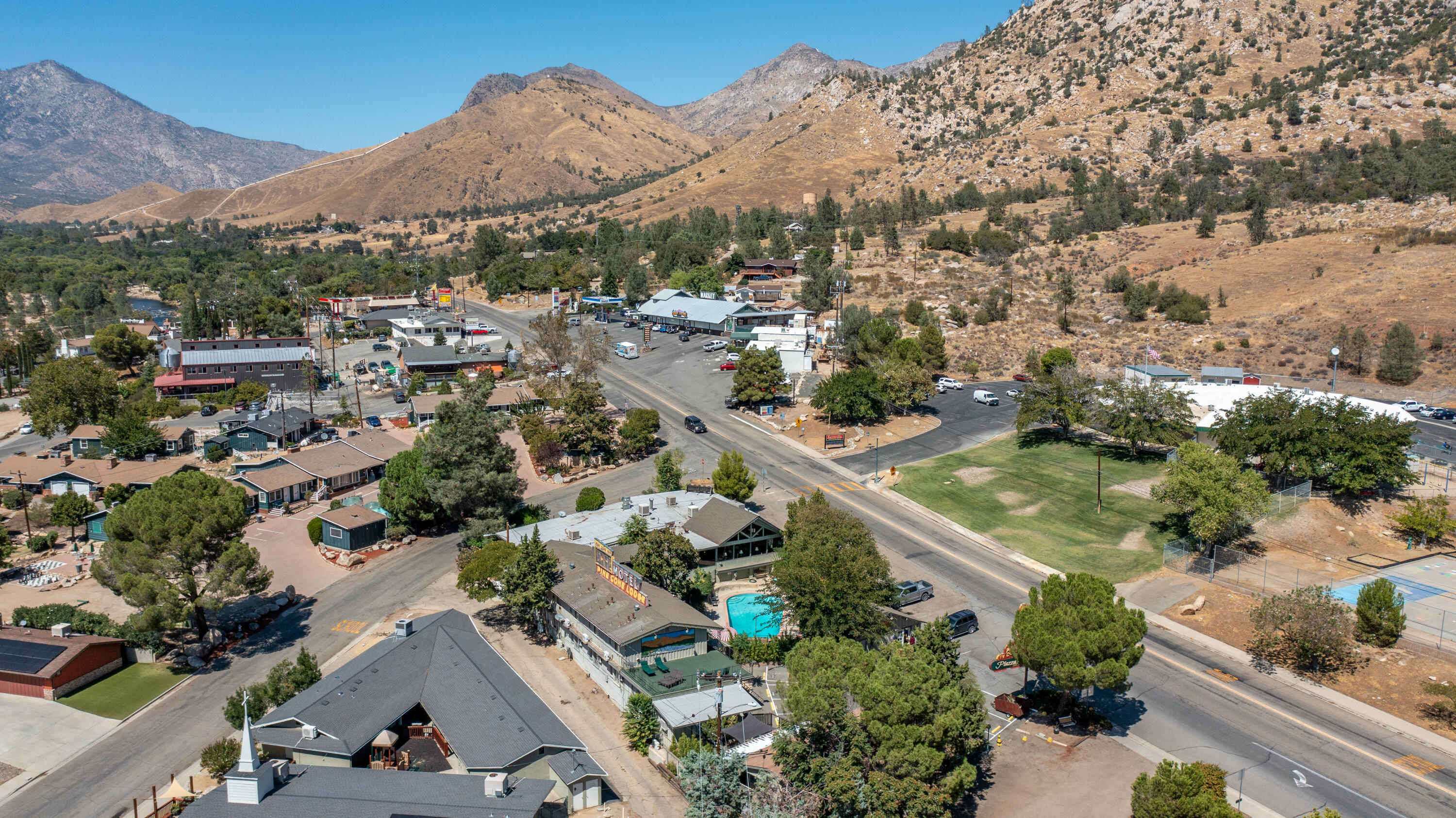 13383 Sierra Way Way, Kernville, CA 93238