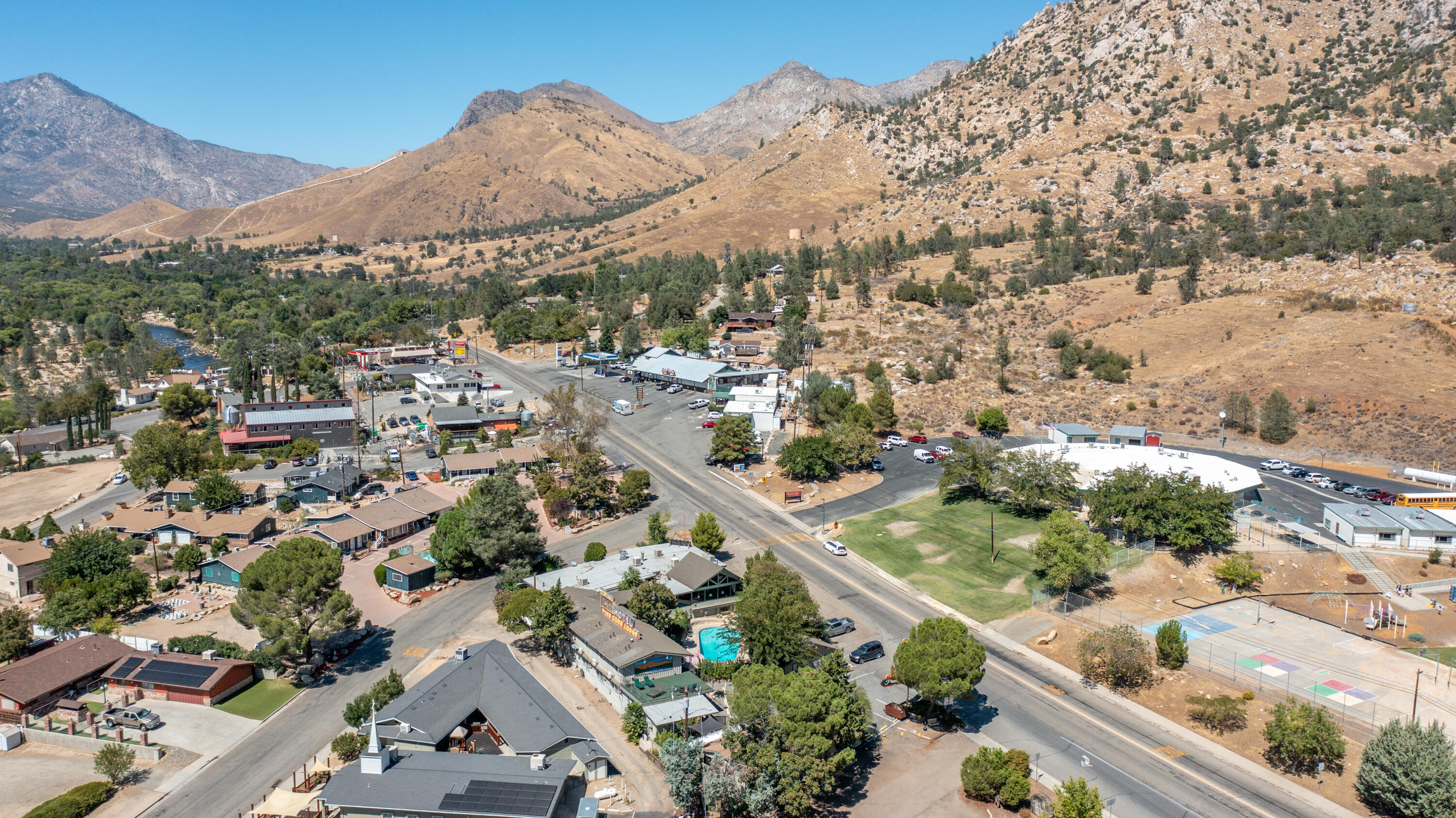 13383 Sierra Way Way, Kernville, CA 93238