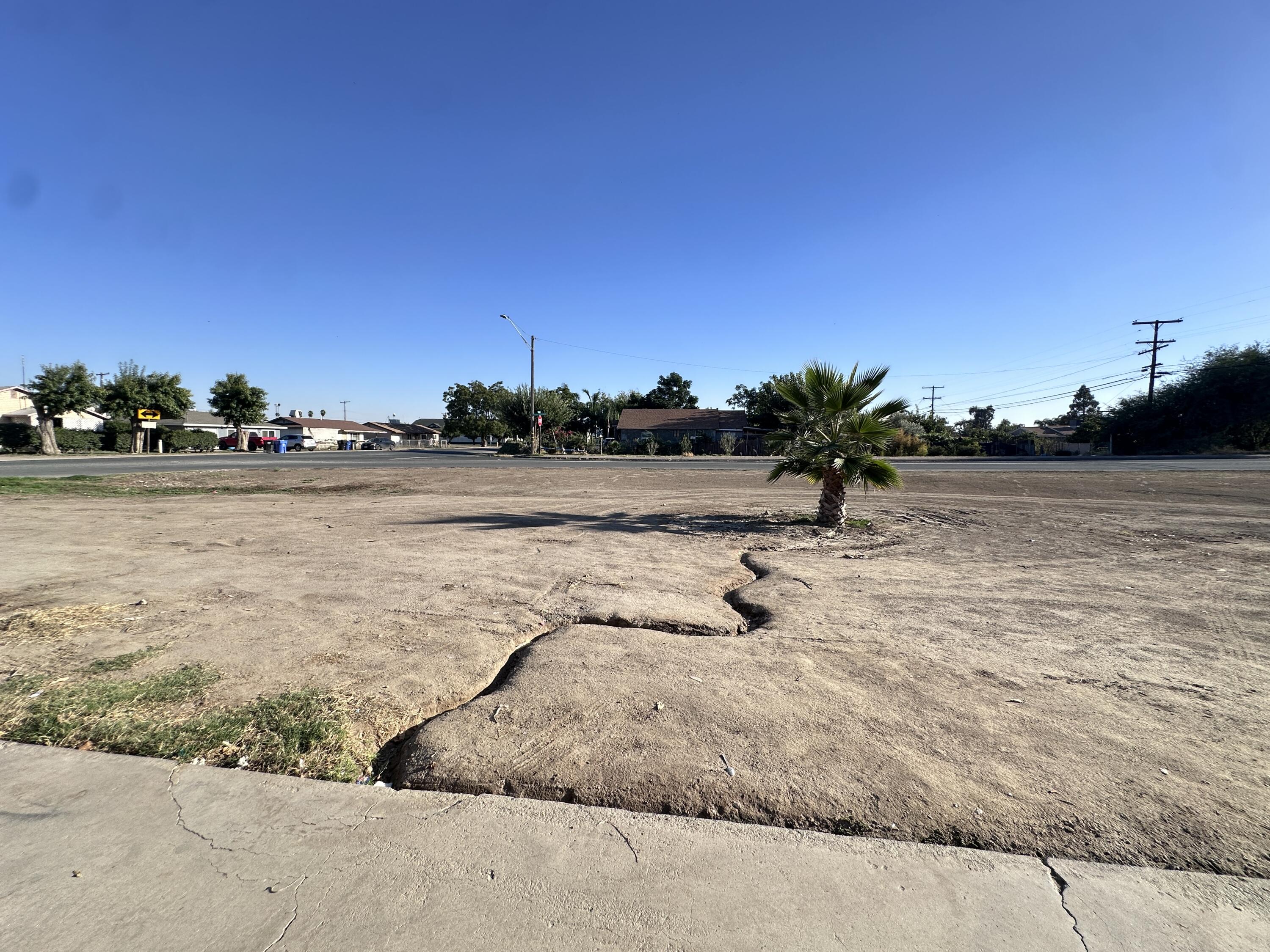 129 S Evans Rd, Tipton, CA 93272