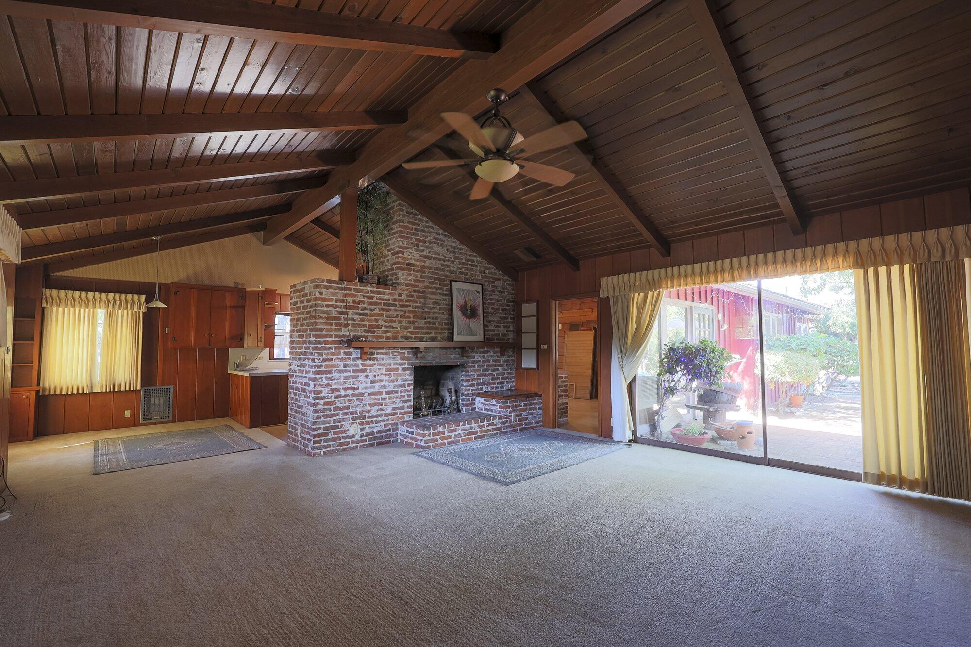 267 N Strathmore Ave, Lindsay, CA 93247