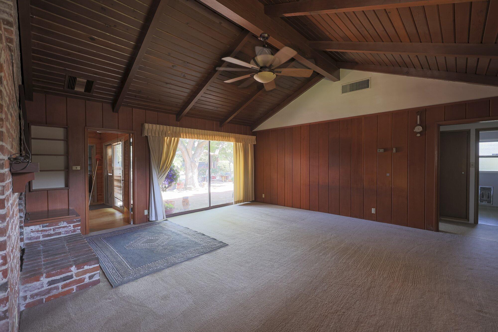 267 N Strathmore Ave, Lindsay, CA 93247