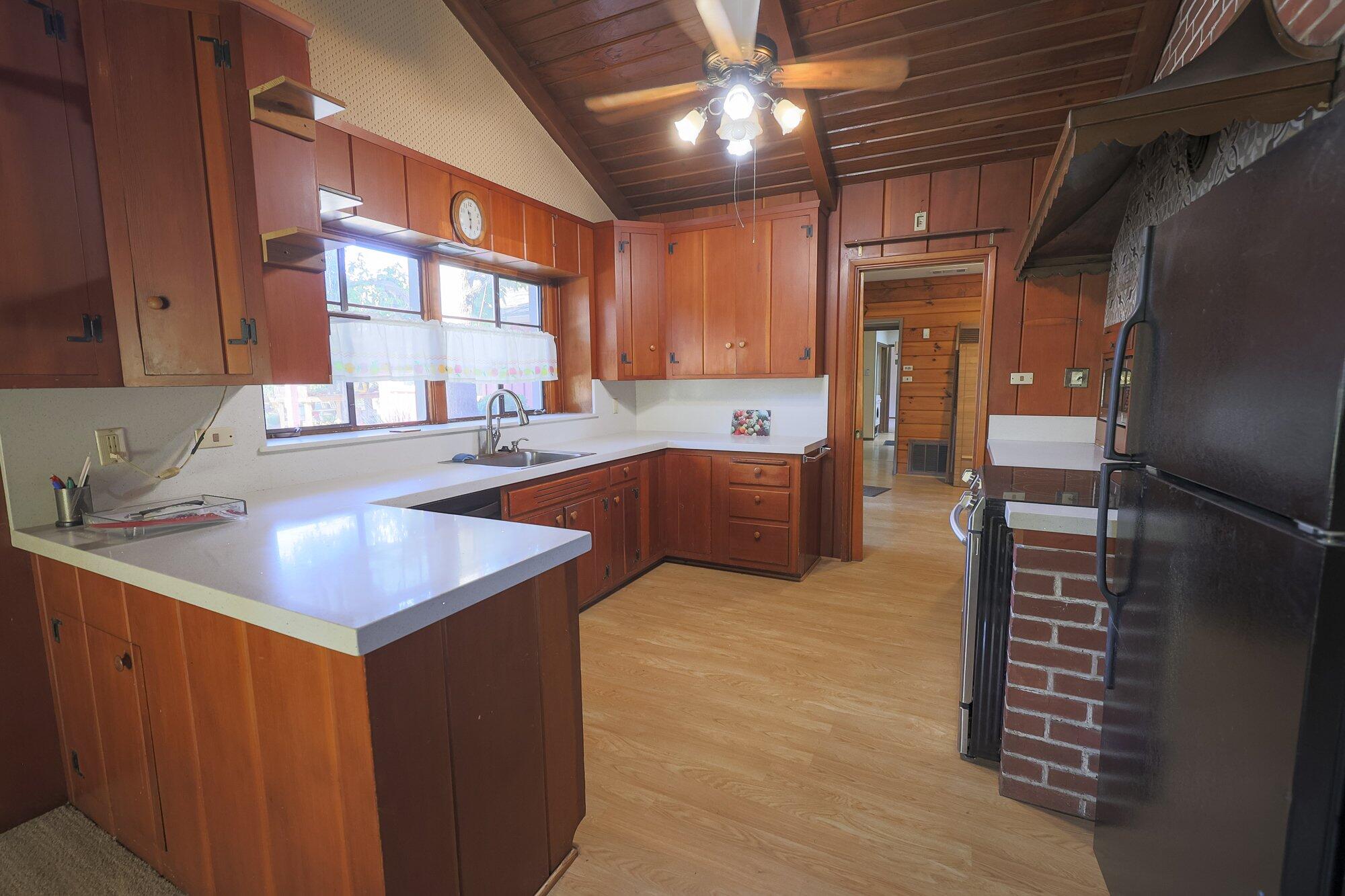 267 N Strathmore Ave, Lindsay, CA 93247