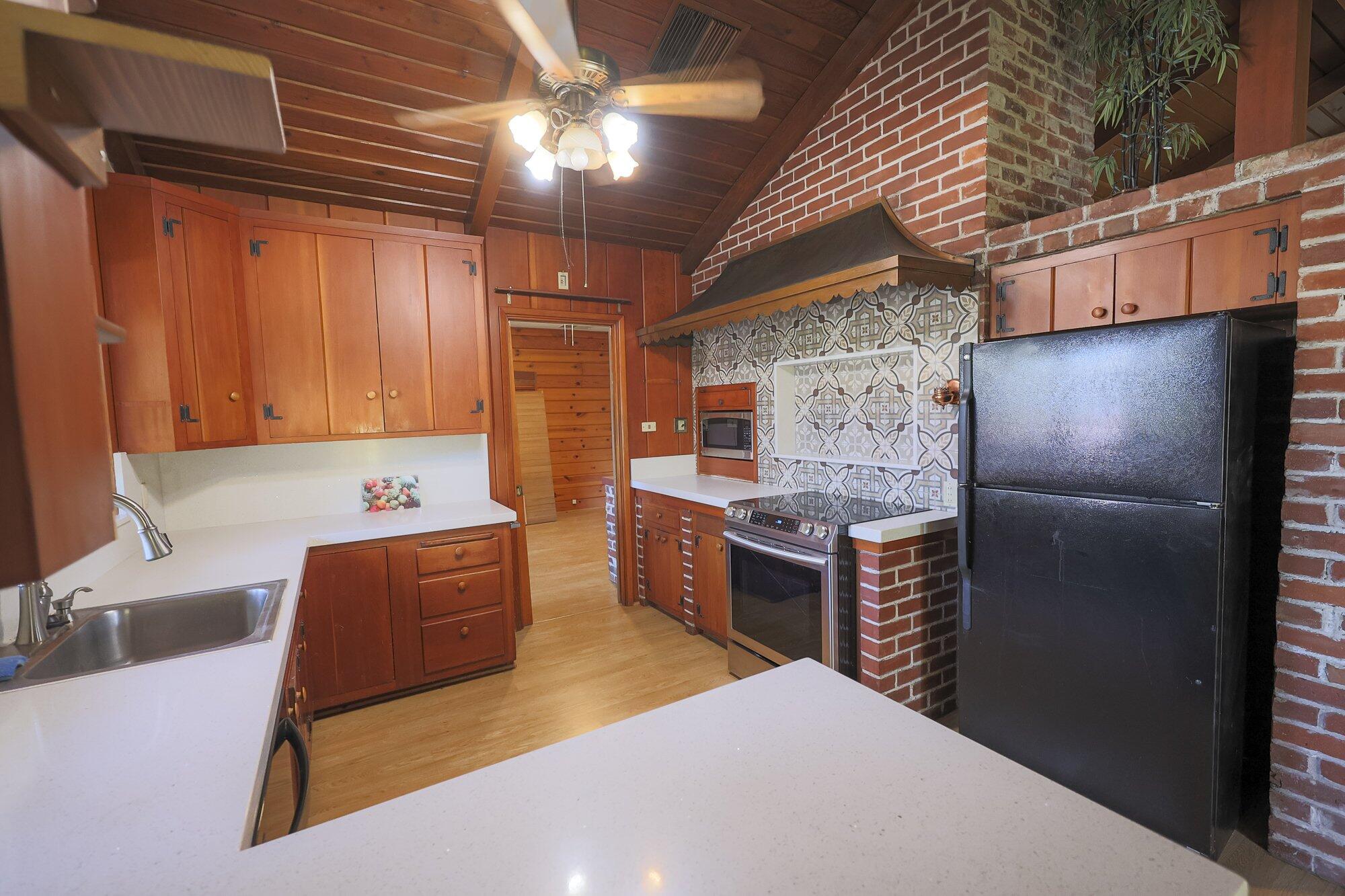 267 N Strathmore Ave, Lindsay, CA 93247