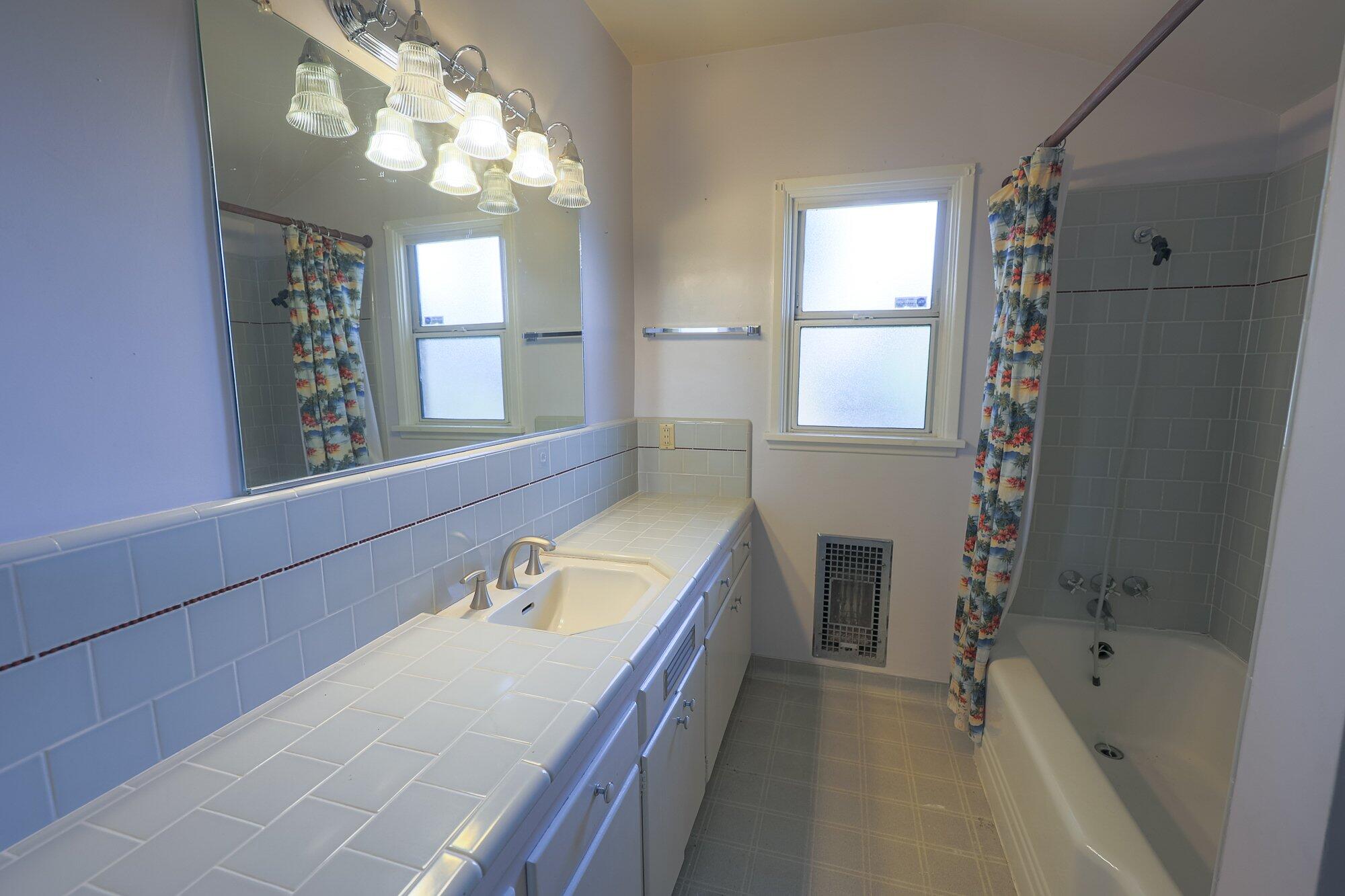 267 N Strathmore Ave, Lindsay, CA 93247