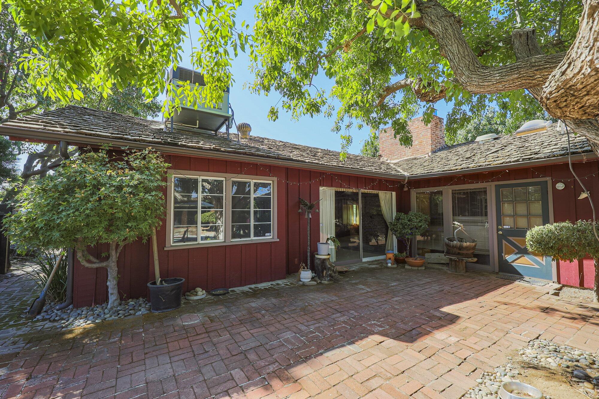 267 N Strathmore Ave, Lindsay, CA 93247