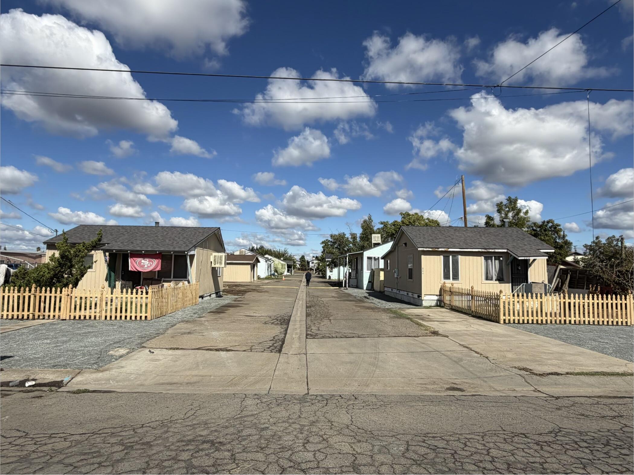 636 E Roosevelt Ave, Visalia, CA 93292