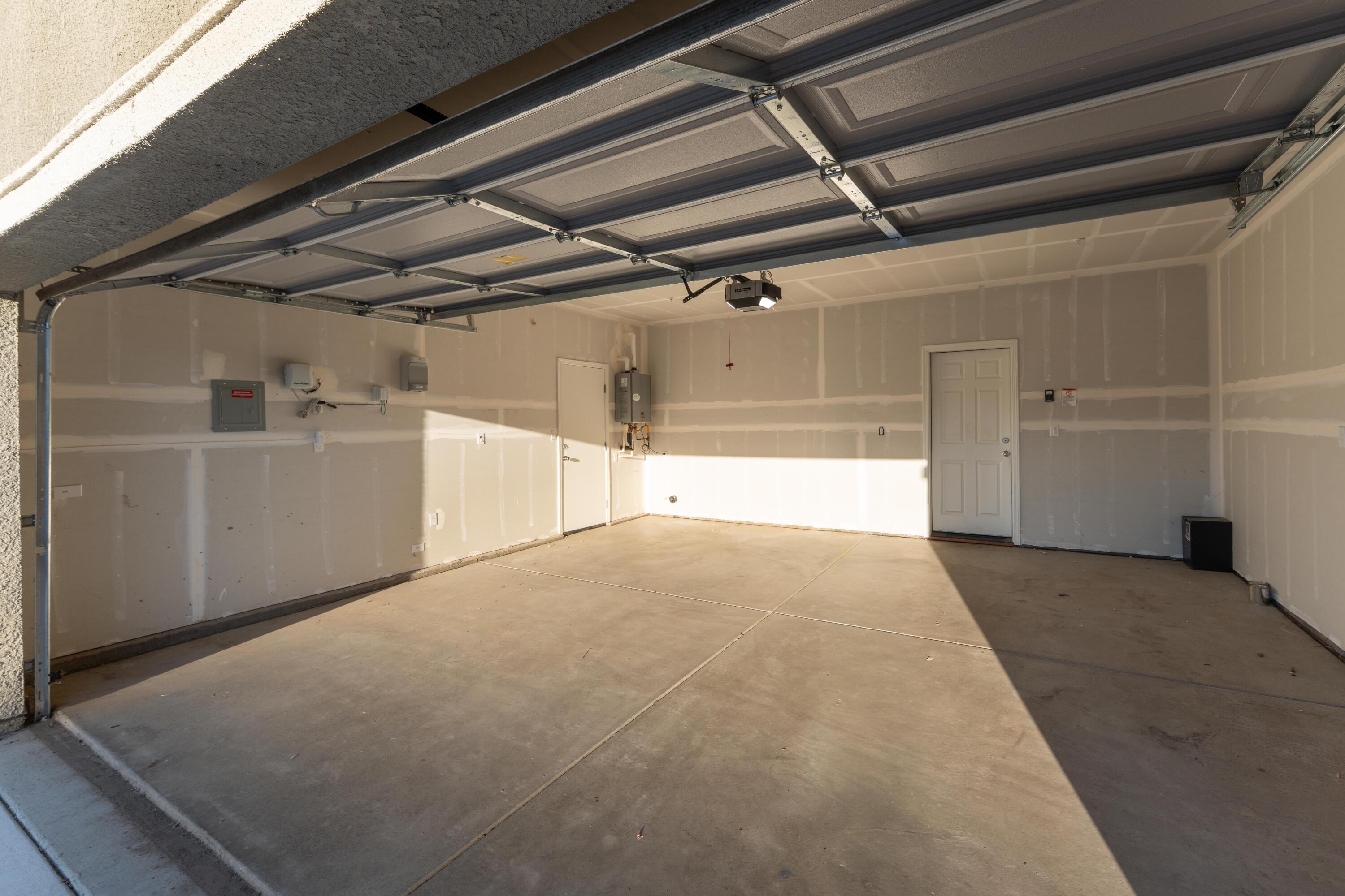 2242 S Manzanita Ct, Visalia, CA 93292