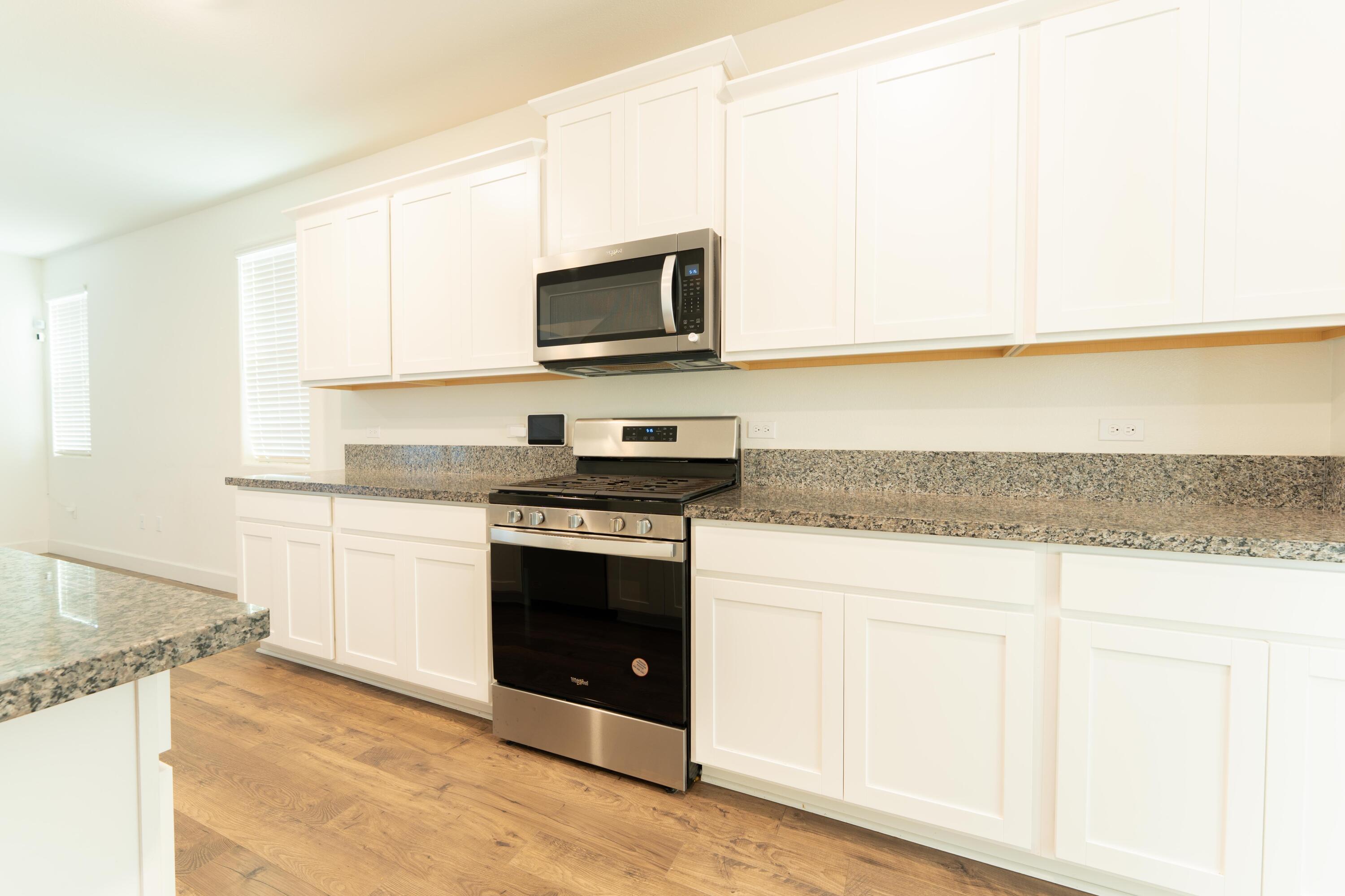 2242 S Manzanita Ct, Visalia, CA 93292