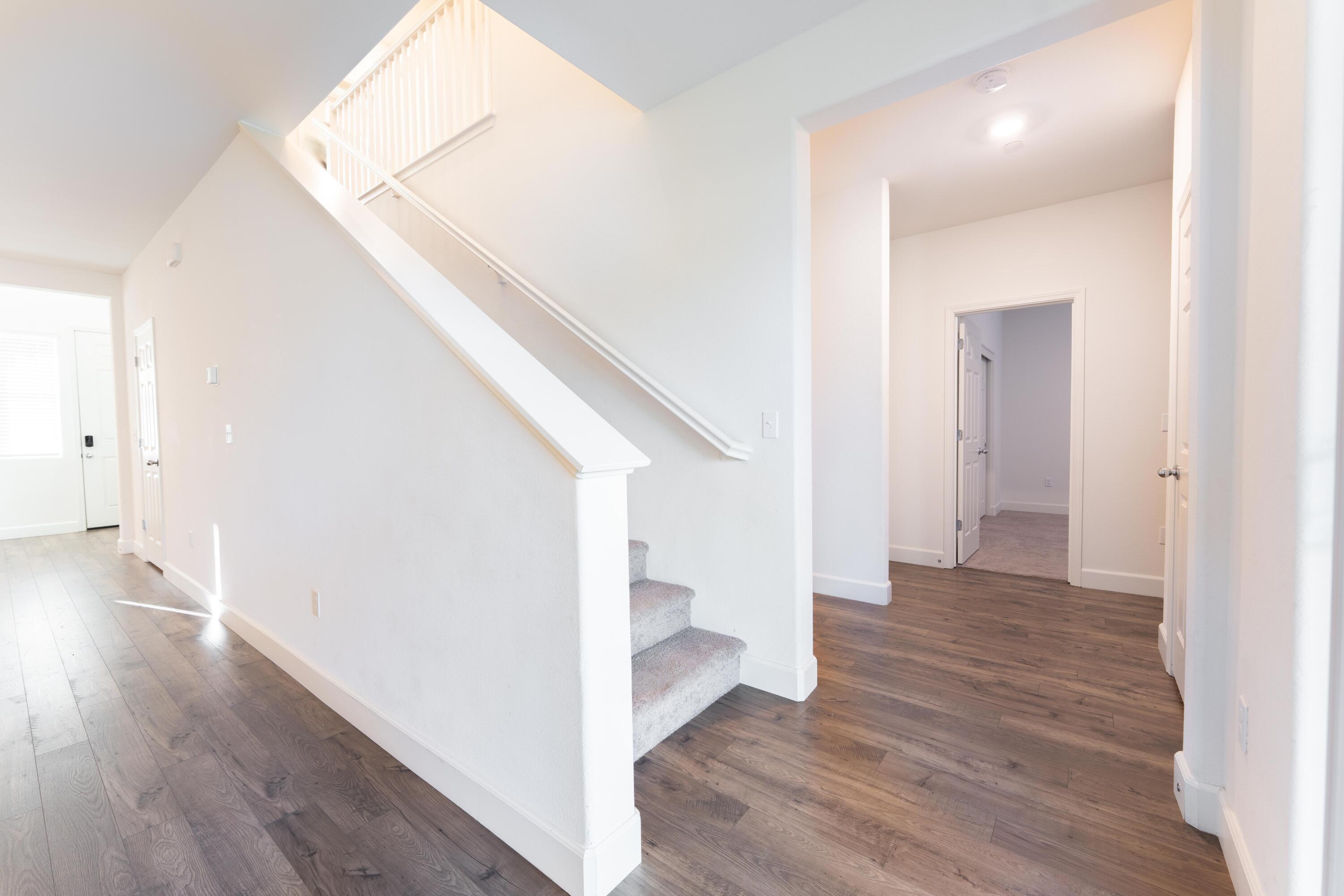 2242 S Manzanita Ct, Visalia, CA 93292