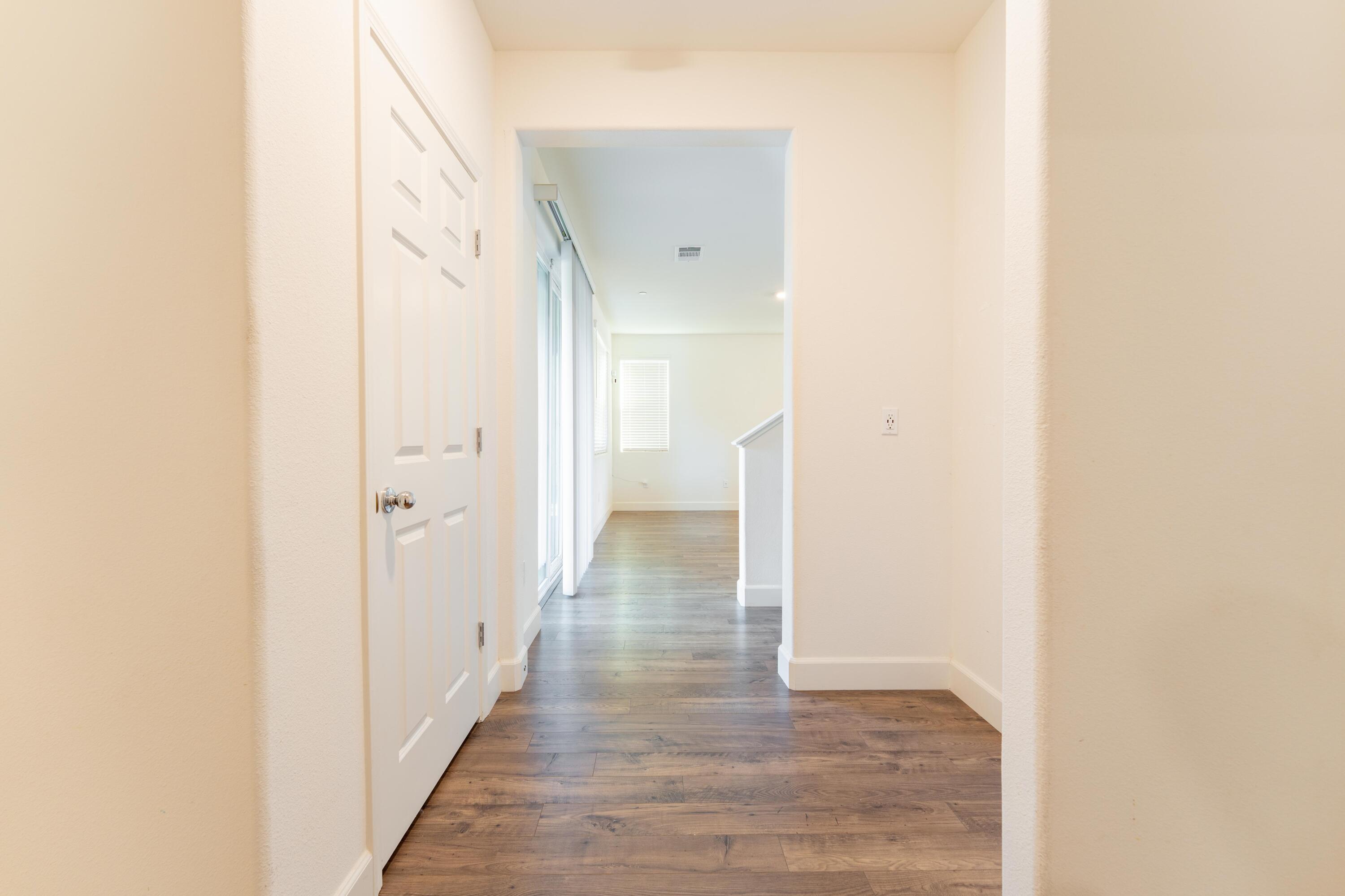 2242 S Manzanita Ct, Visalia, CA 93292