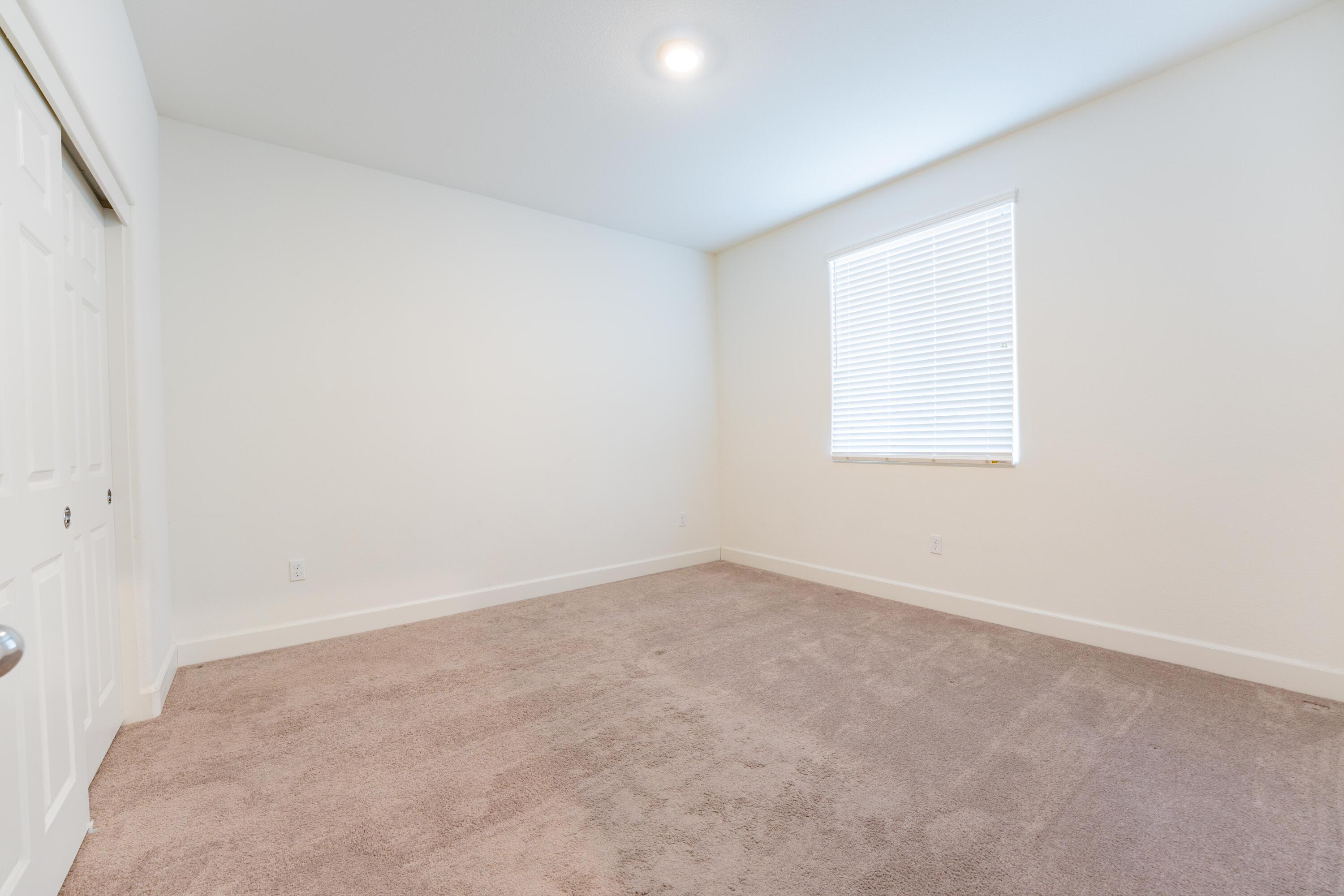 2242 S Manzanita Ct, Visalia, CA 93292