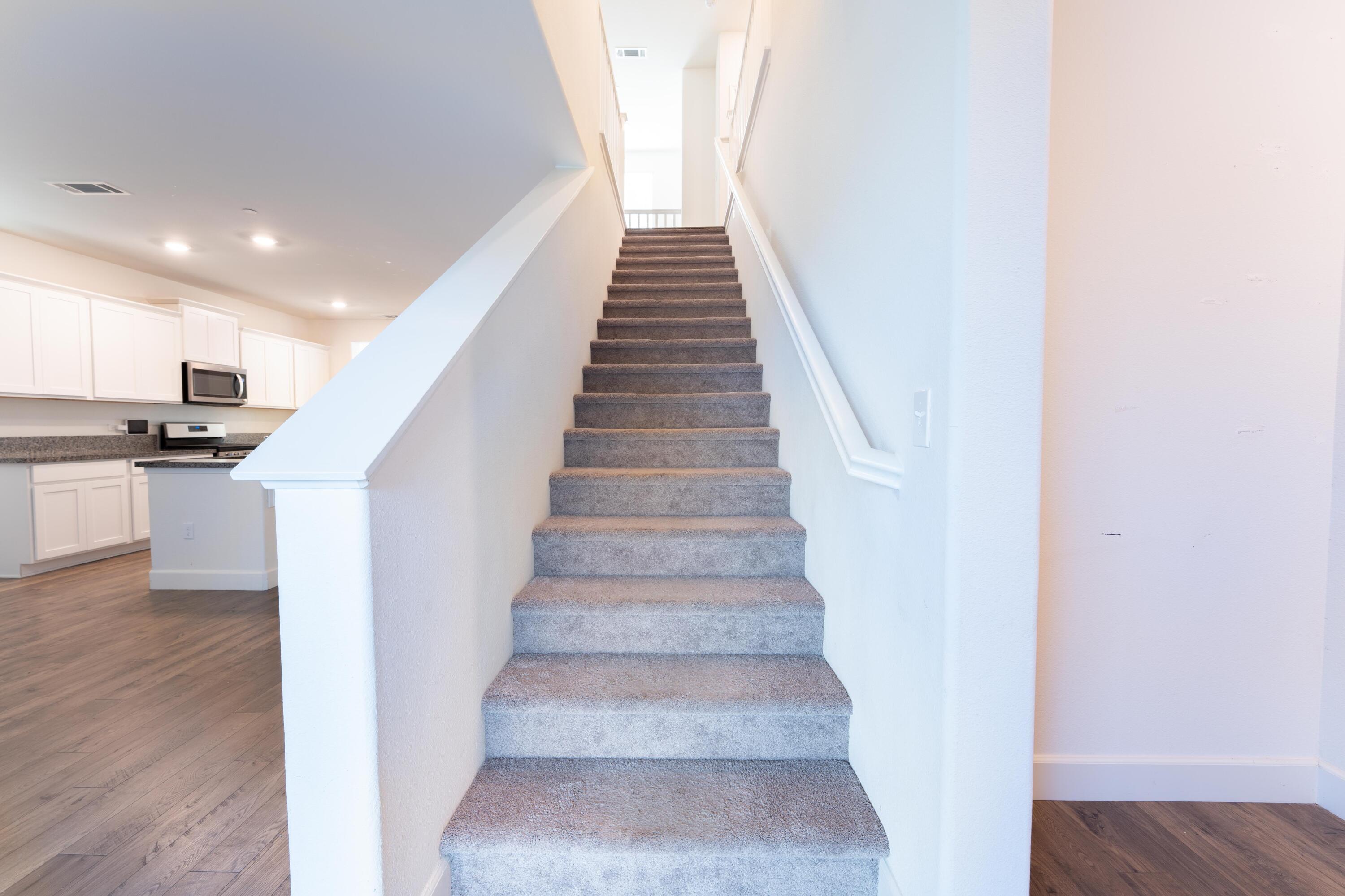 2242 S Manzanita Ct, Visalia, CA 93292