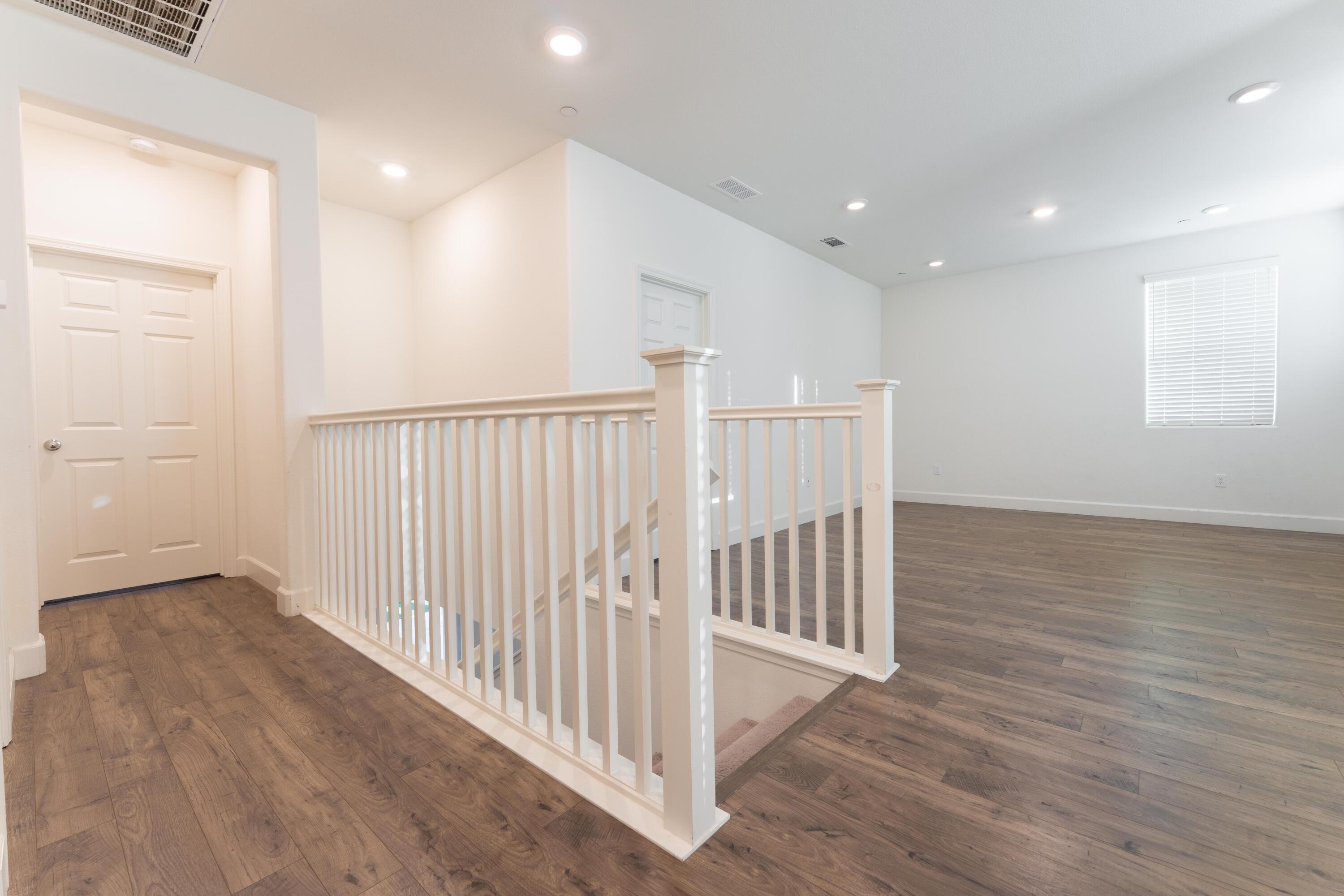 2242 S Manzanita Ct, Visalia, CA 93292