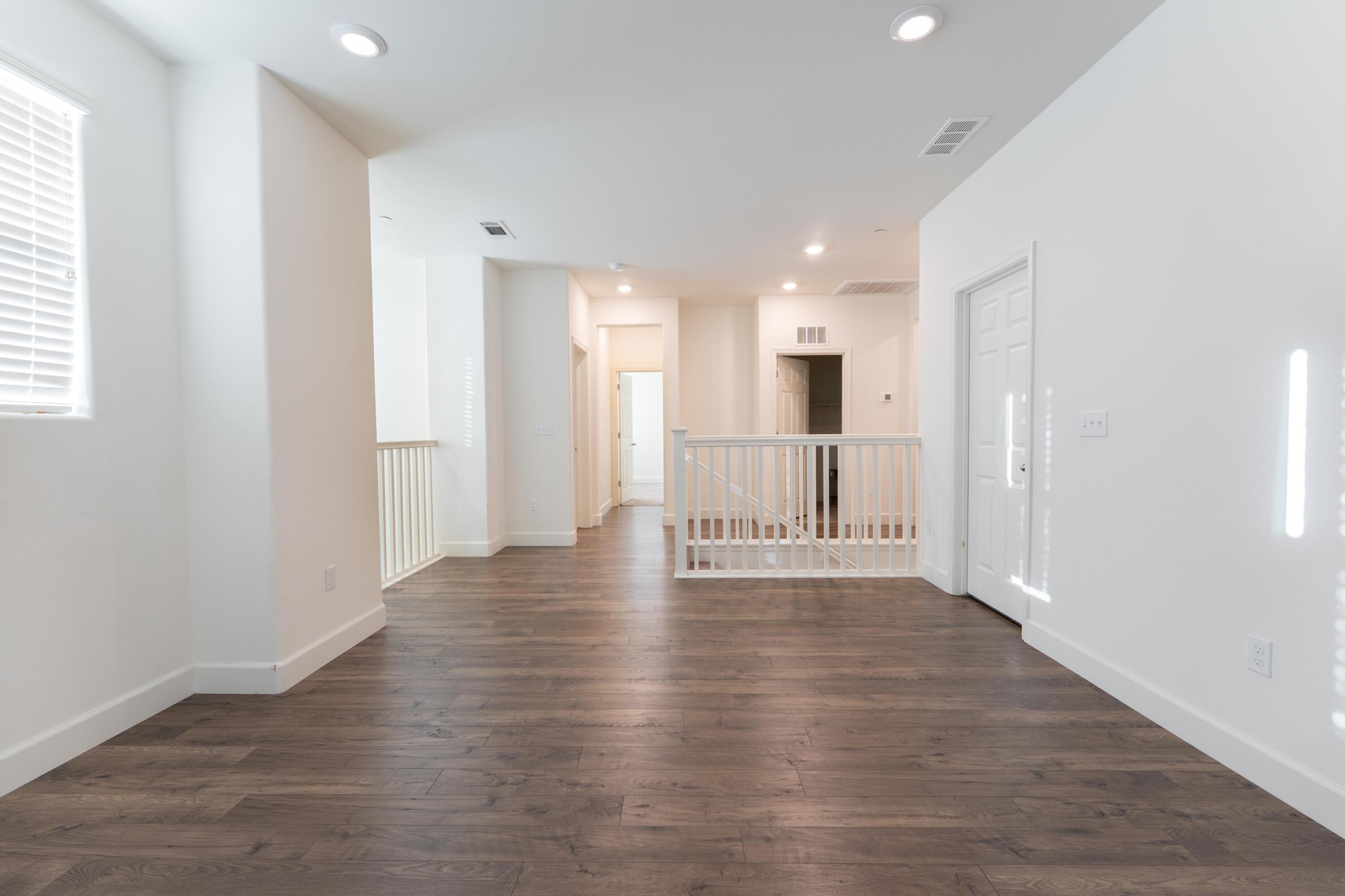 2242 S Manzanita Ct, Visalia, CA 93292