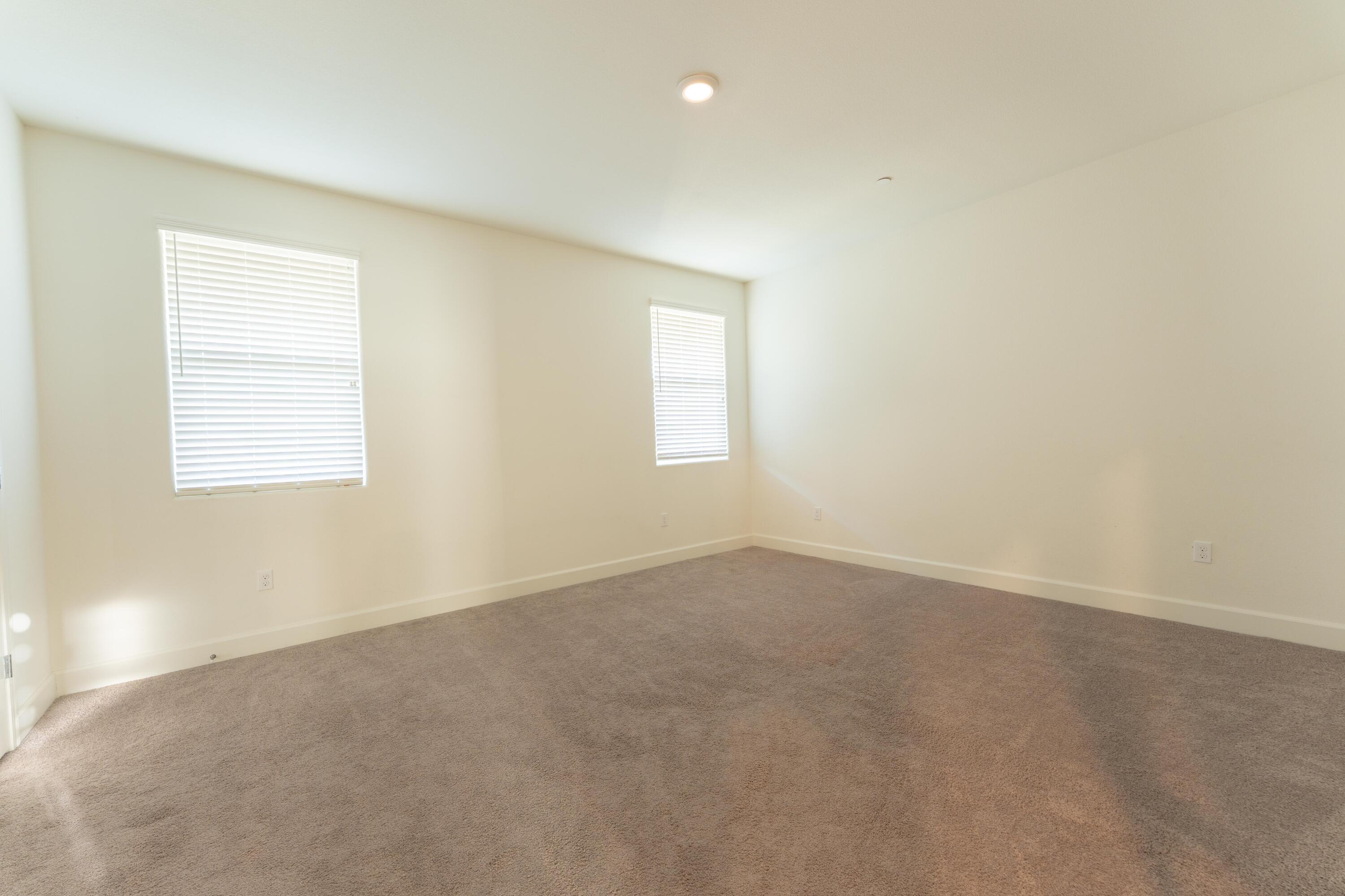 2242 S Manzanita Ct, Visalia, CA 93292