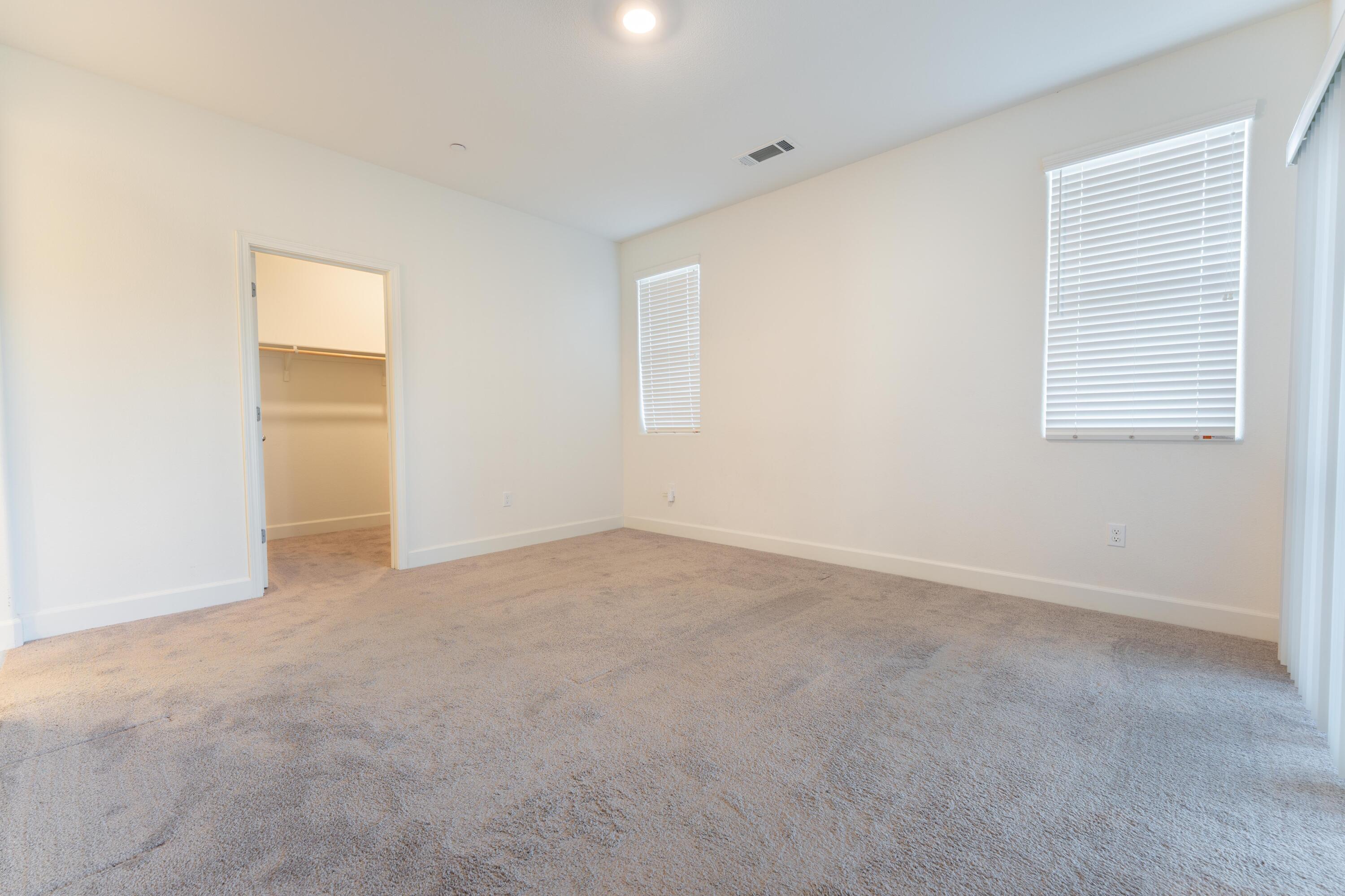 2242 S Manzanita Ct, Visalia, CA 93292