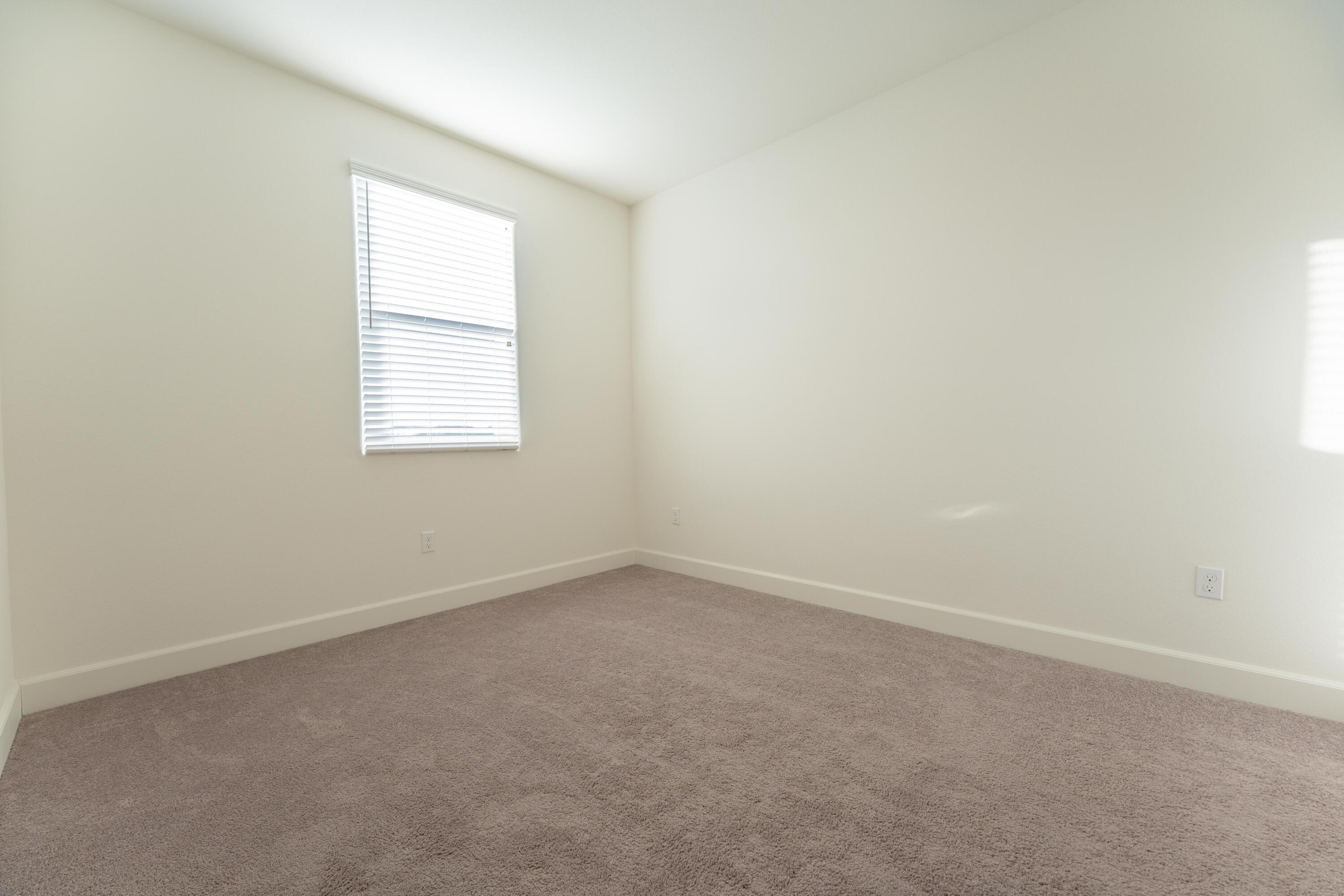 2242 S Manzanita Ct, Visalia, CA 93292