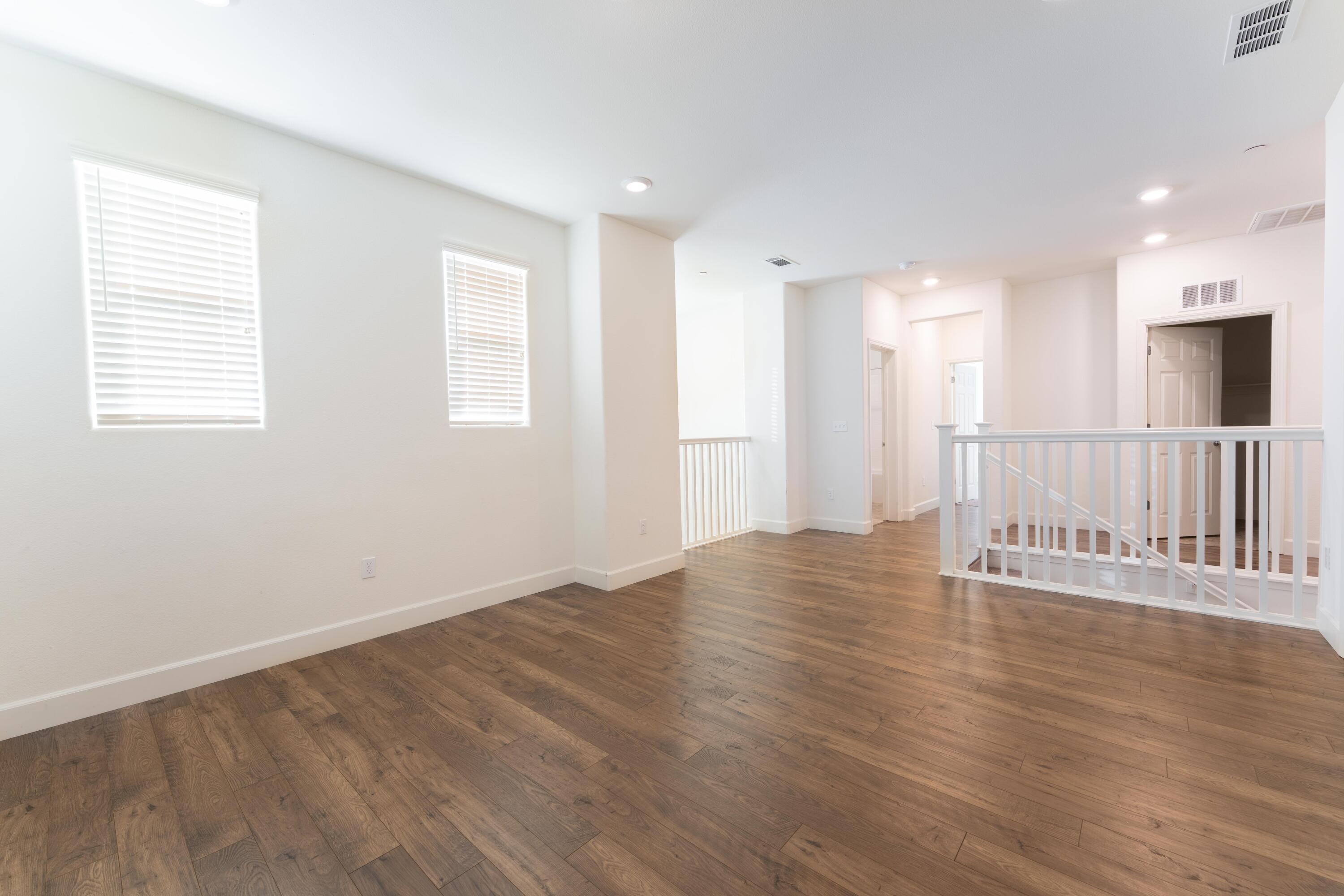 2242 S Manzanita Ct, Visalia, CA 93292