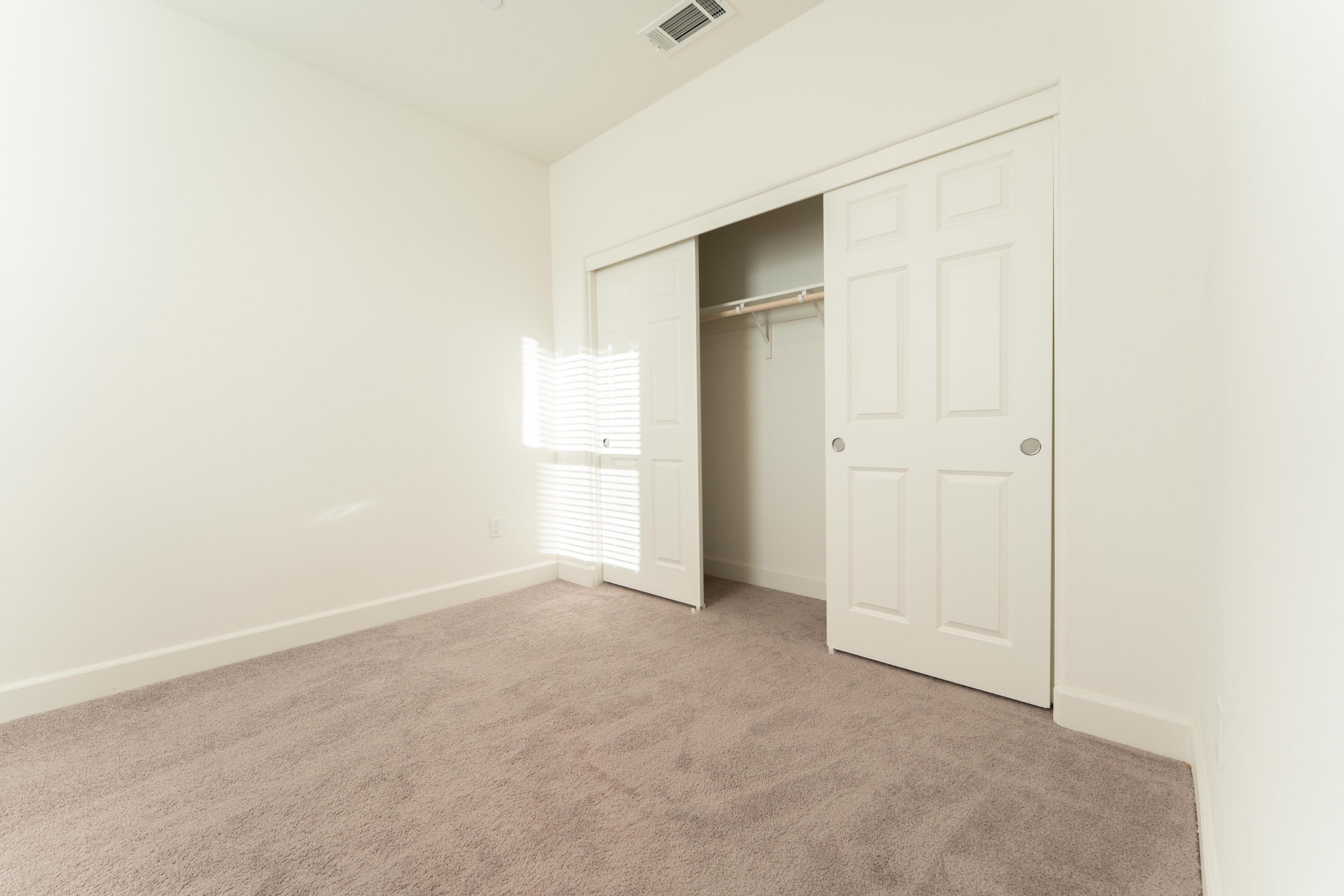 2242 S Manzanita Ct, Visalia, CA 93292