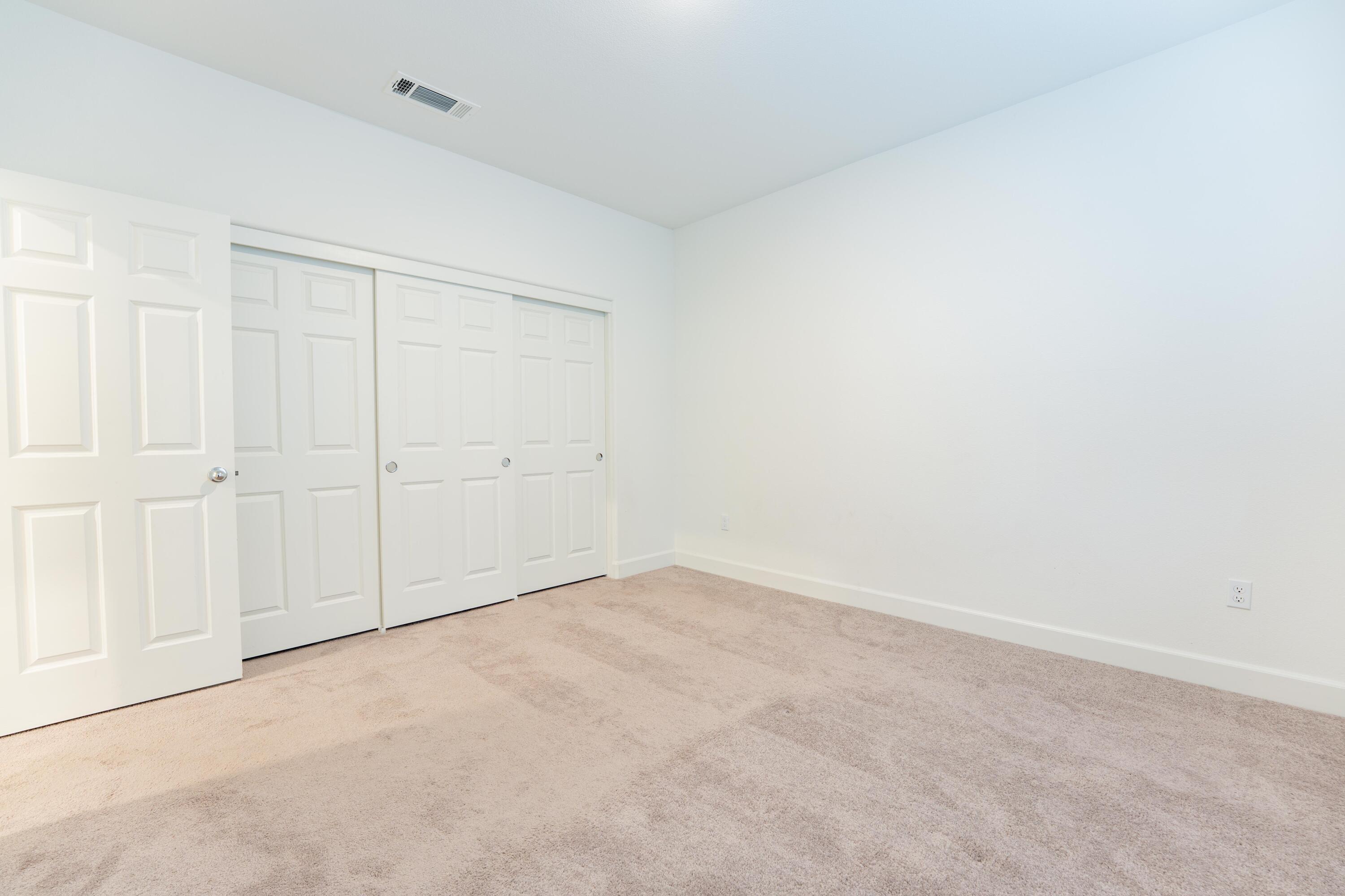 2242 S Manzanita Ct, Visalia, CA 93292