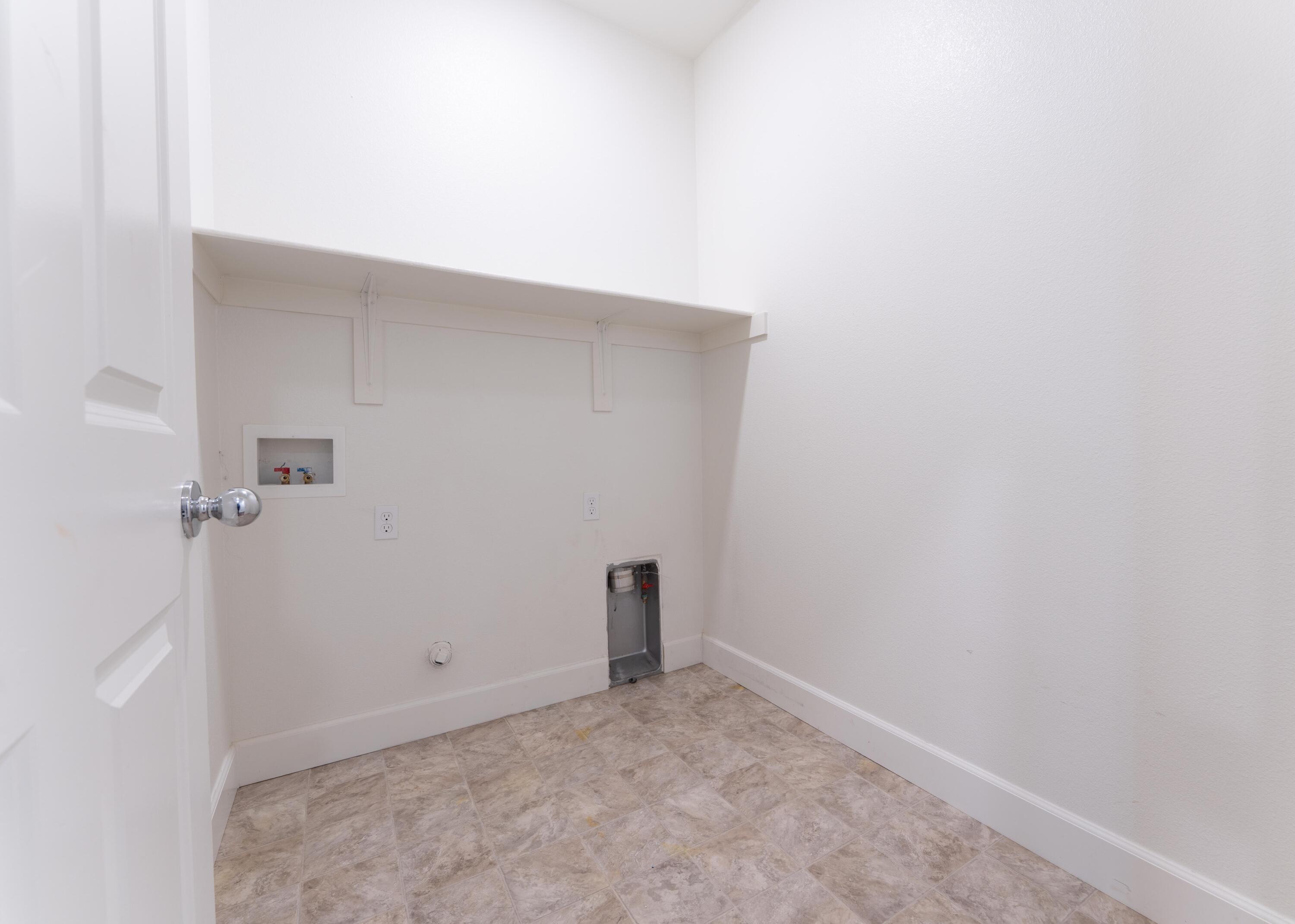 2242 S Manzanita Ct, Visalia, CA 93292