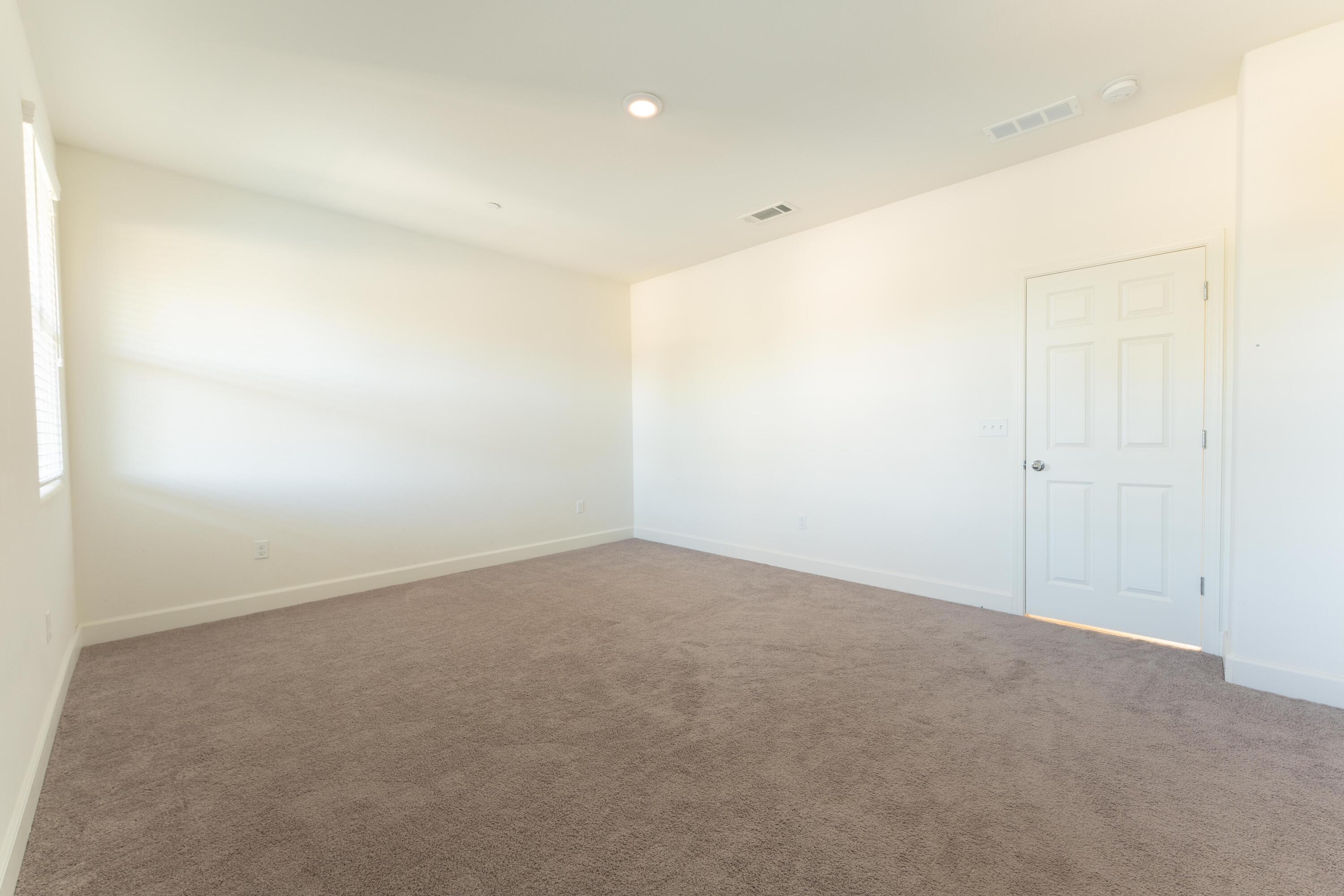 2242 S Manzanita Ct, Visalia, CA 93292