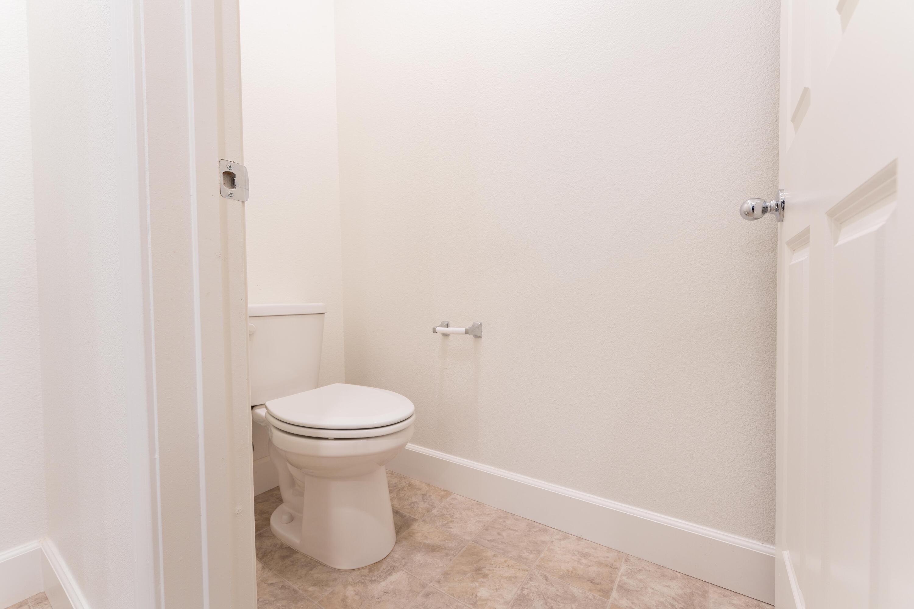 2242 S Manzanita Ct, Visalia, CA 93292