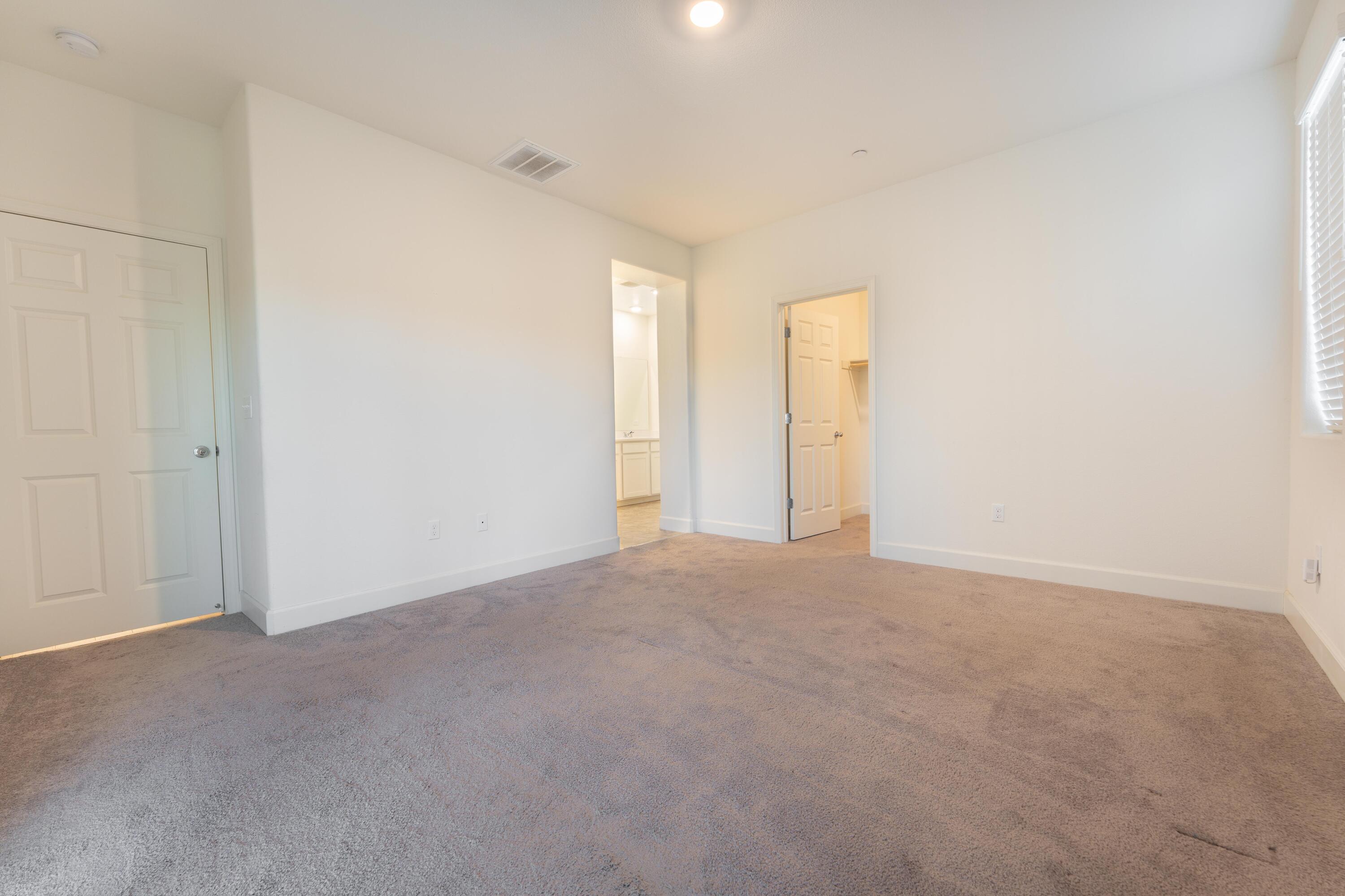 2242 S Manzanita Ct, Visalia, CA 93292