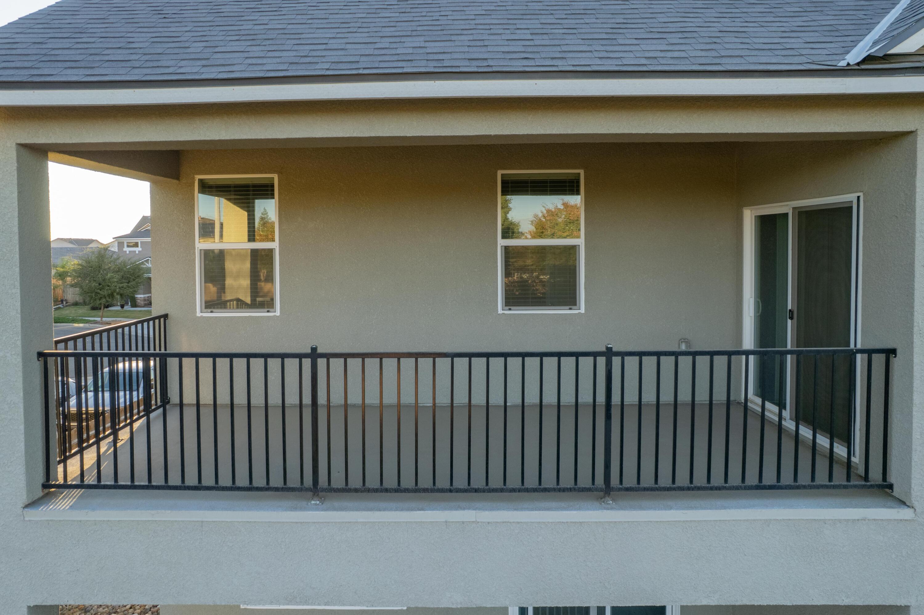 2242 S Manzanita Ct, Visalia, CA 93292