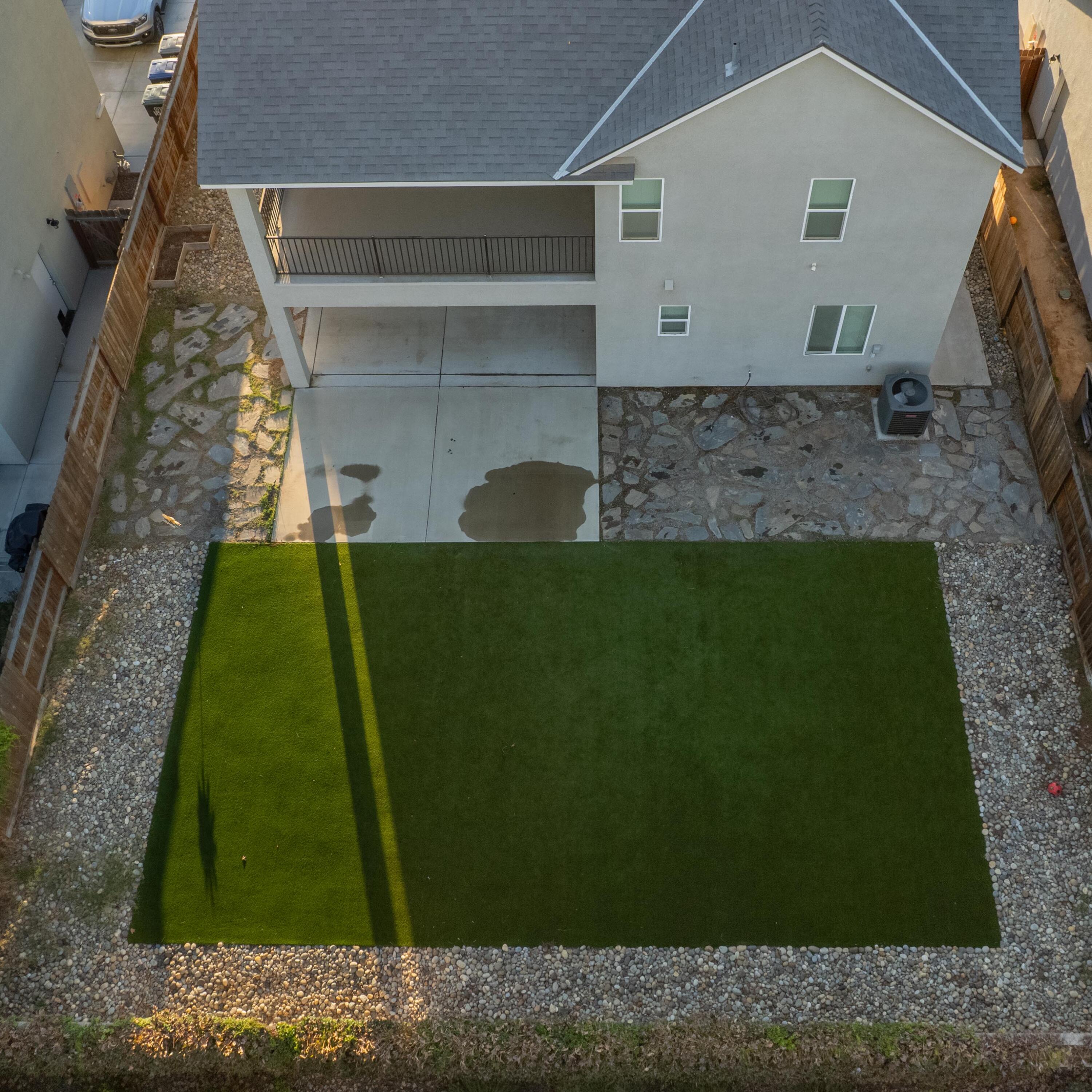 2242 S Manzanita Ct, Visalia, CA 93292