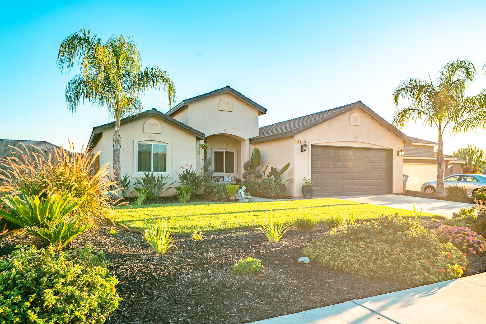 505 Forest Ct, Woodlake, CA 93286